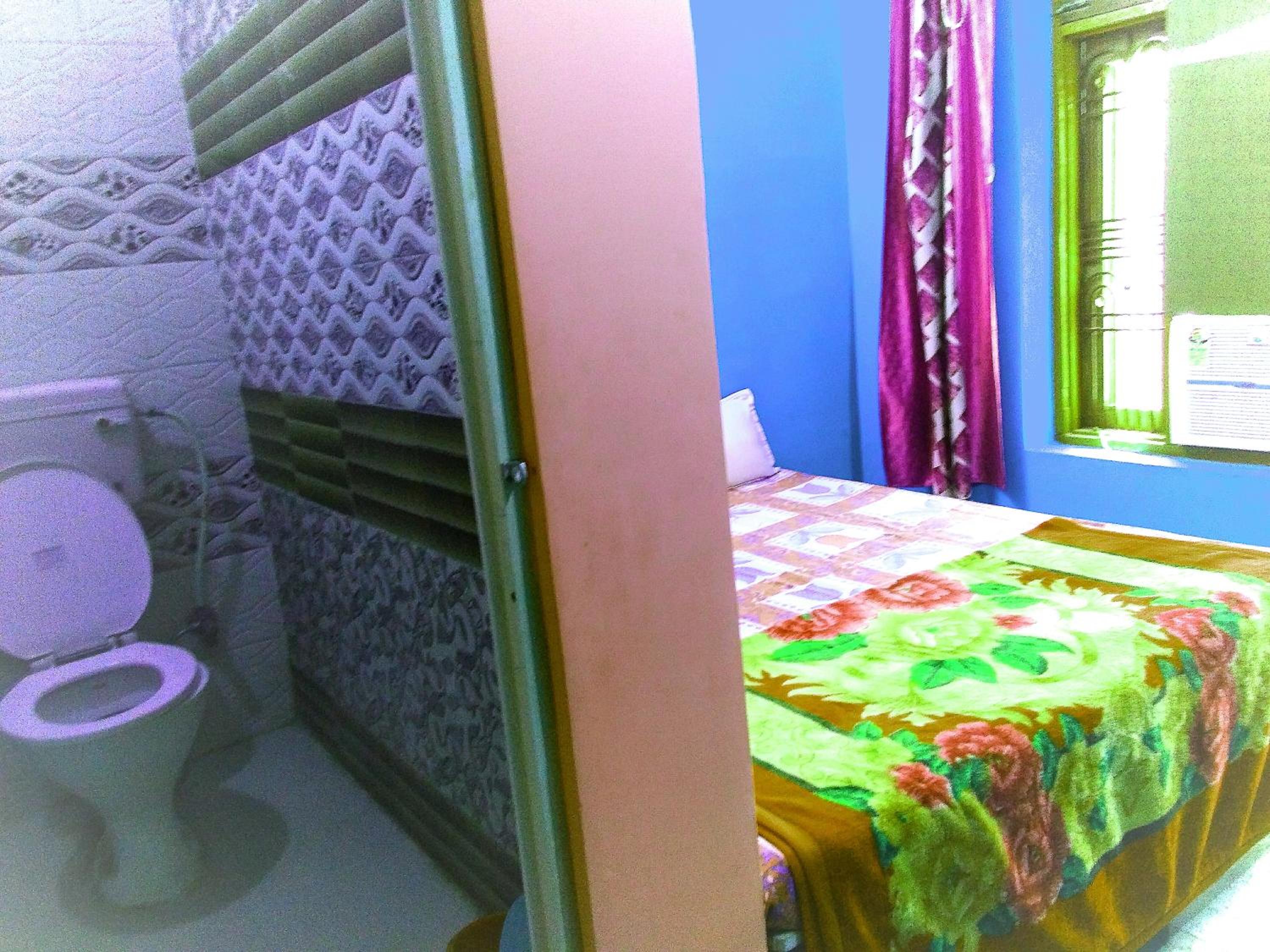 Deluxe Double Room (2 Adults + 1 Child) - Photo 12