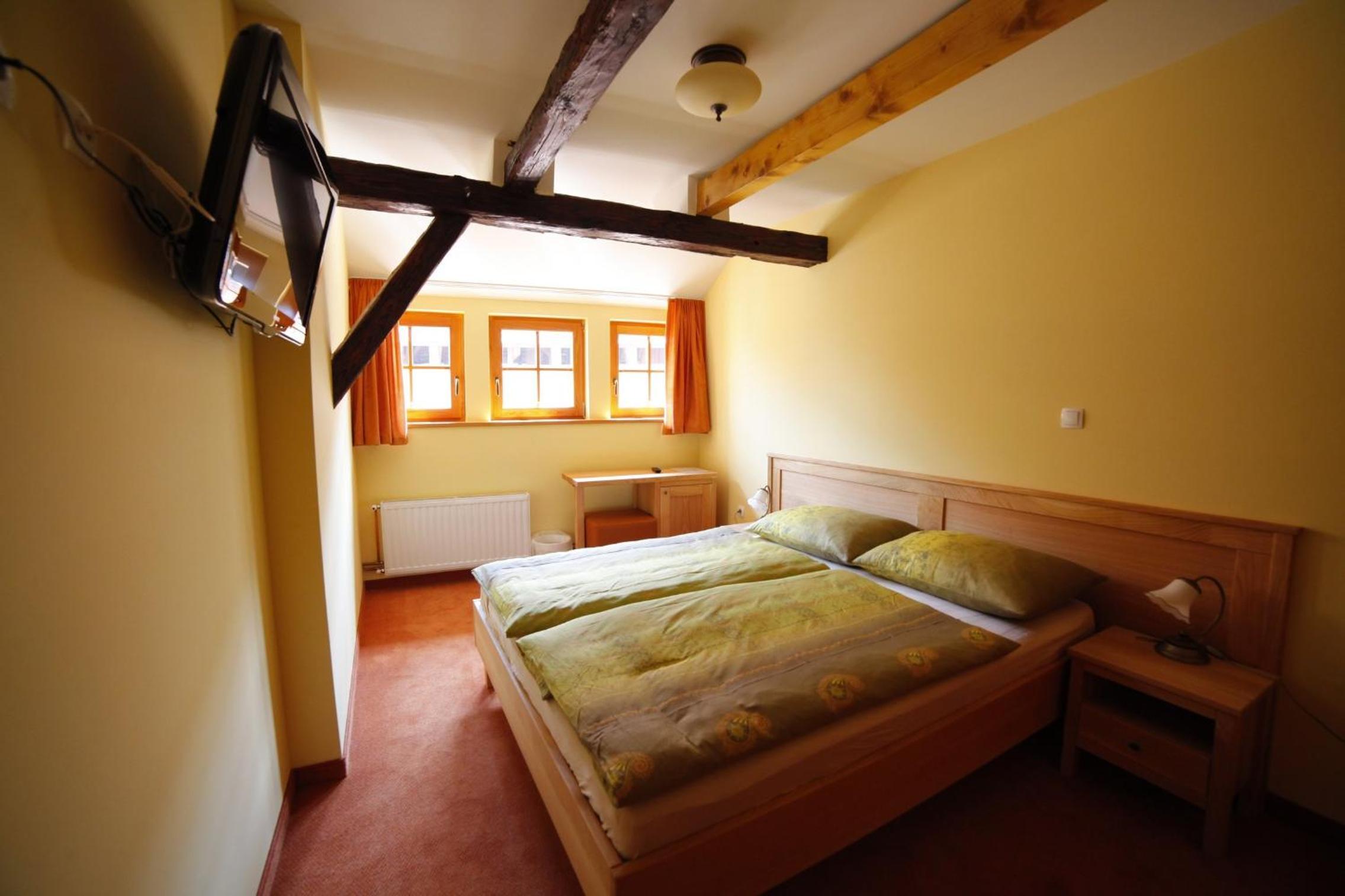 Standard Double Room with River View - Photo 3