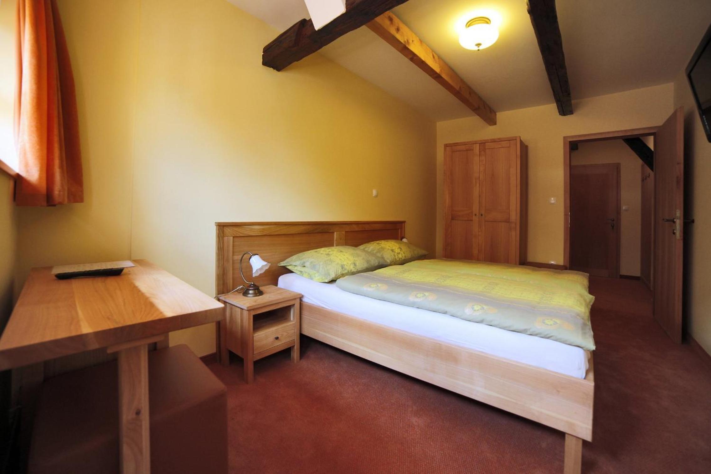 Standard Double Room with River View - Photo 6