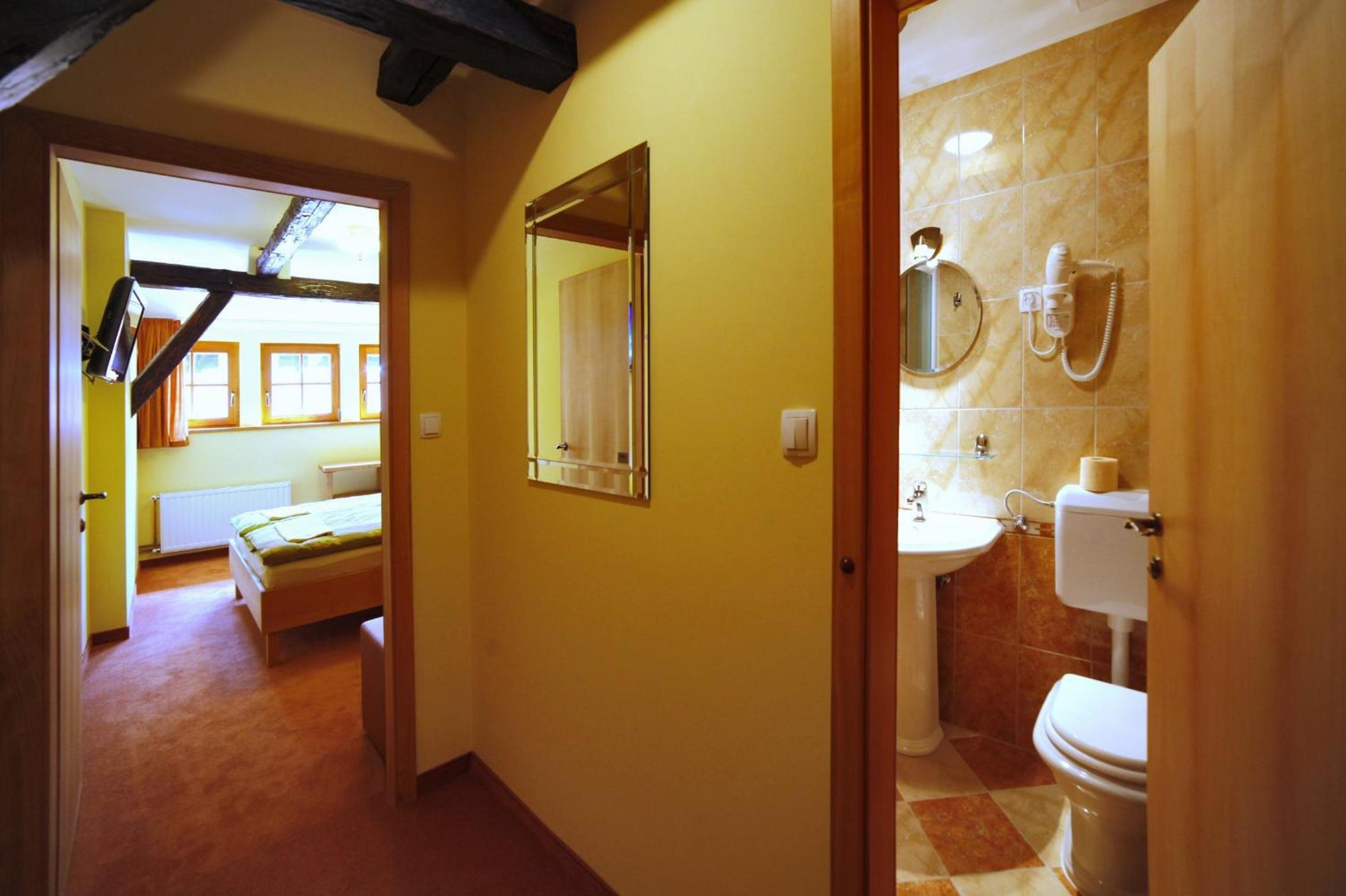 Standard Double Room with River View - Photo 7