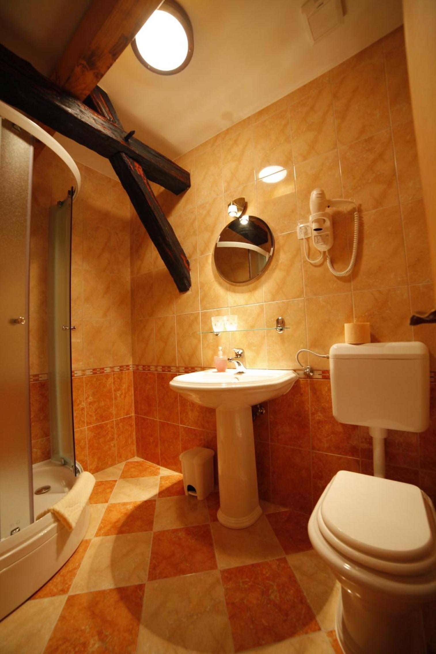 Standard Double Room with River View - Photo 8