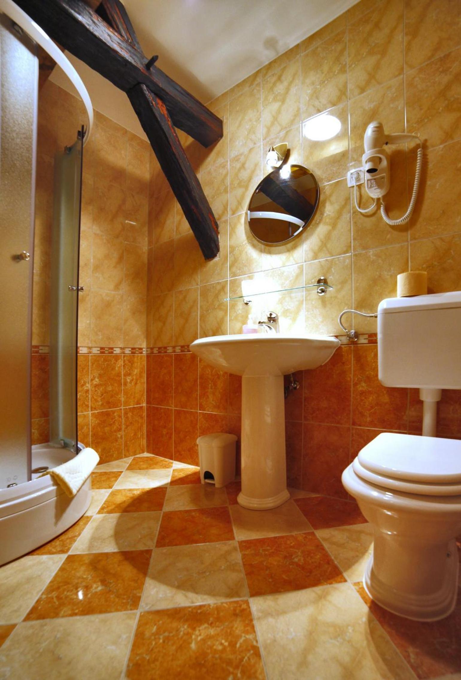 Standard Double Room with River View - Photo 9