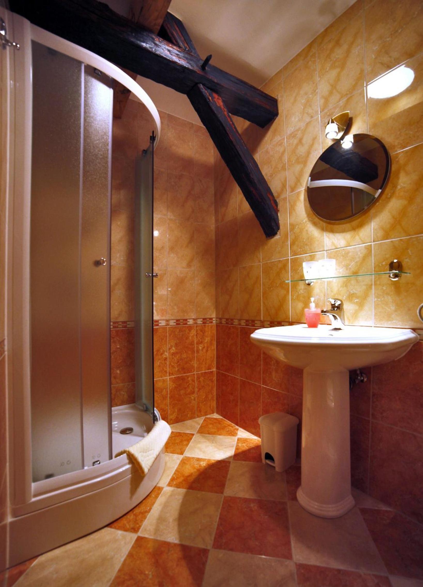 Standard Double Room with River View - Photo 10