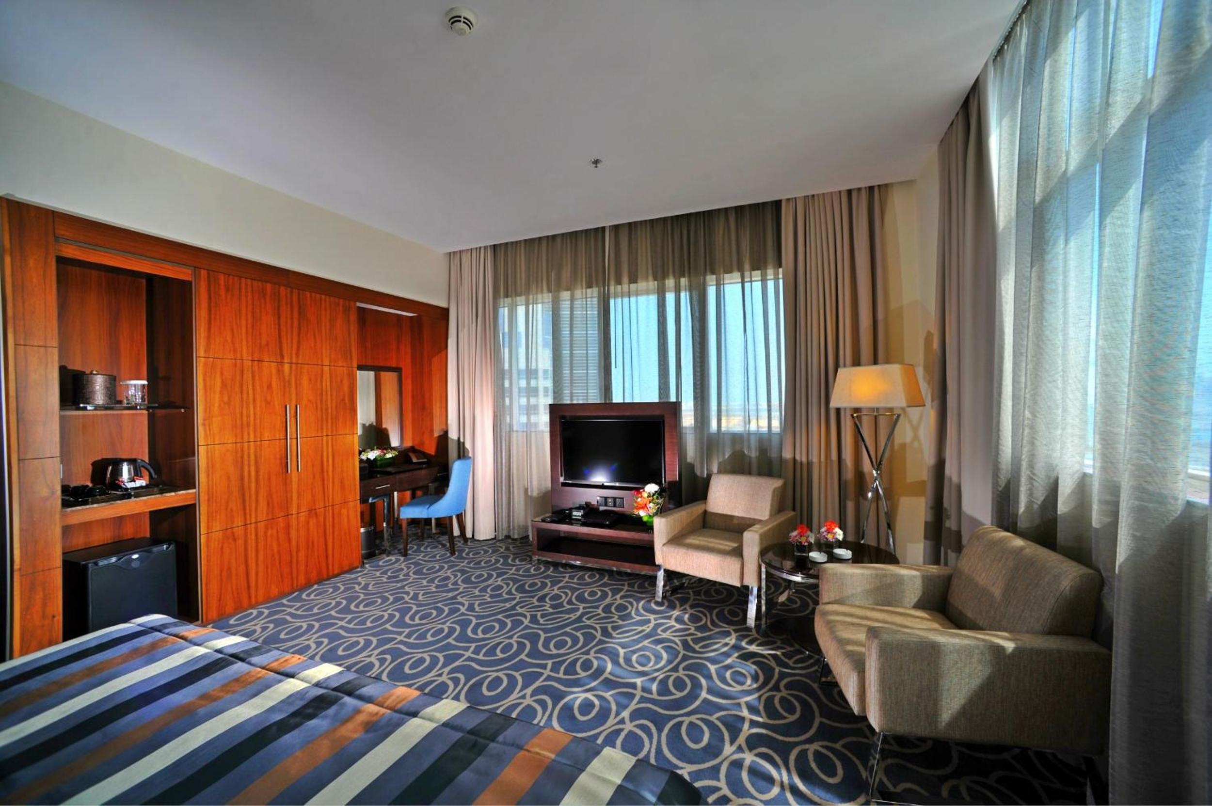 Executive King Room with Partial Sea View
