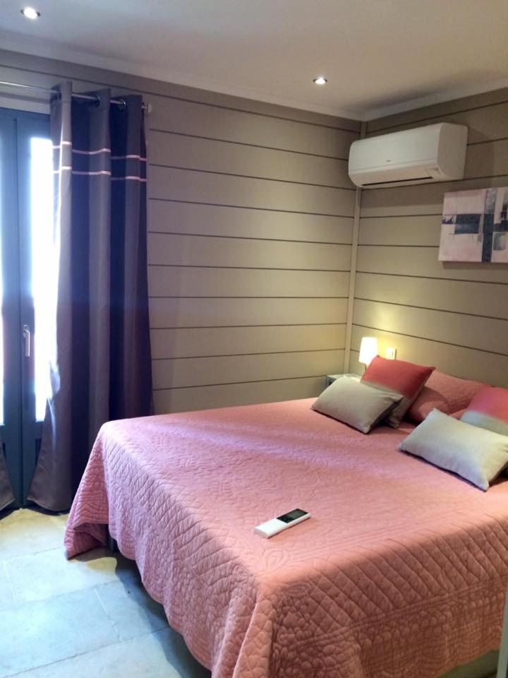 One-Bedroom Apartment - Photo 1