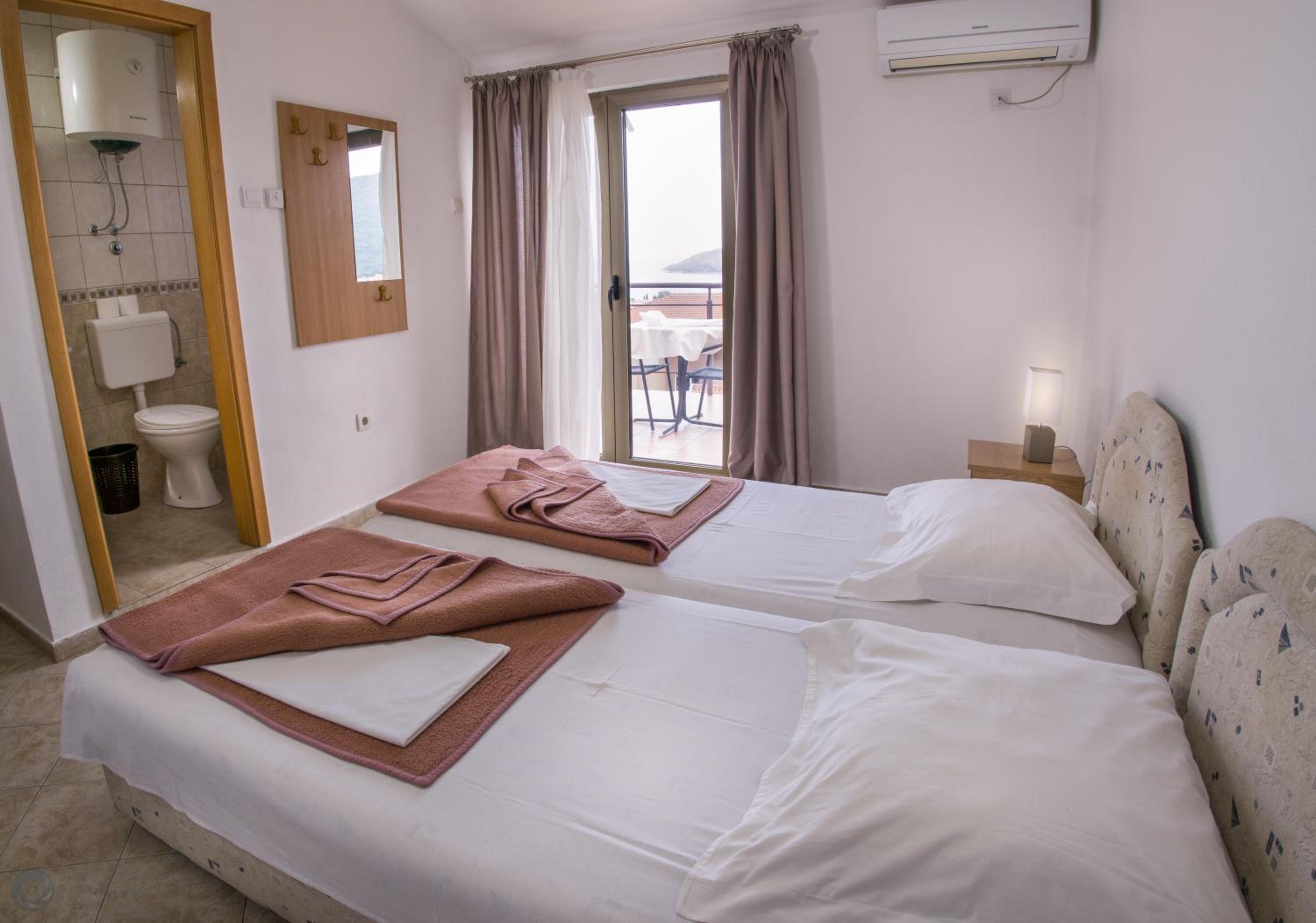 Twin Room with Sea View photo 3