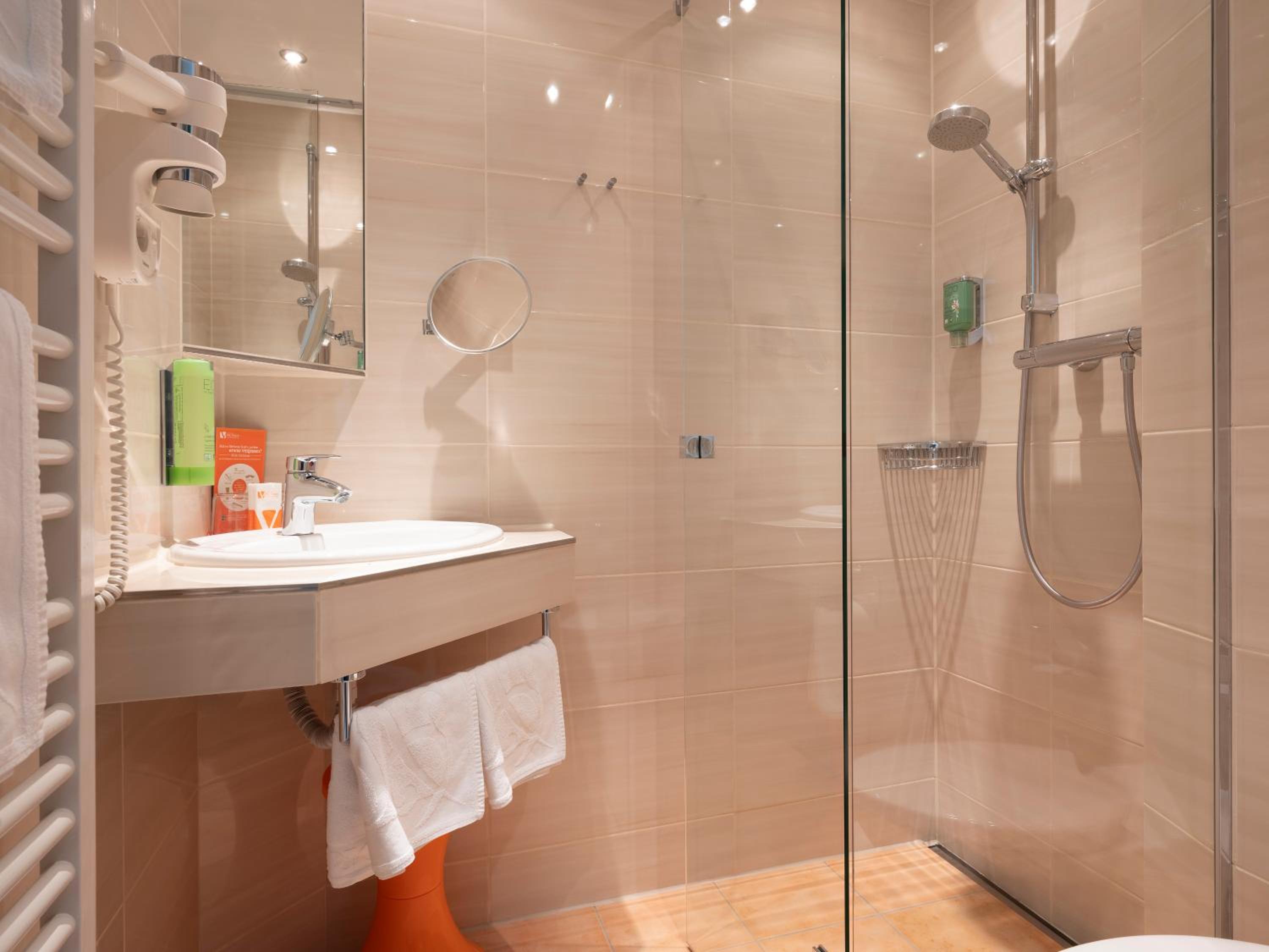 Business Double Room thumbnail 5