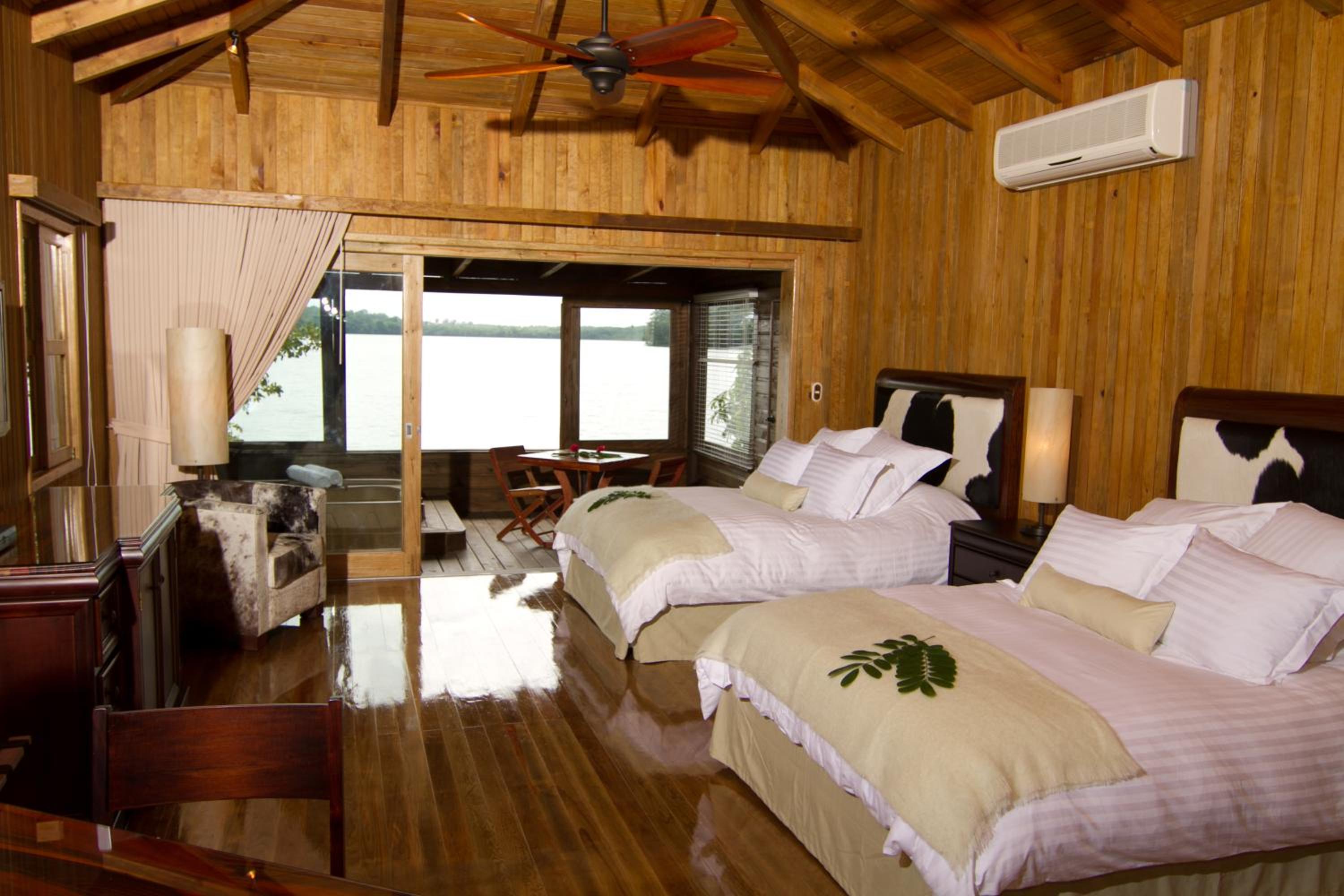 Queen Suite - Lagoon Front