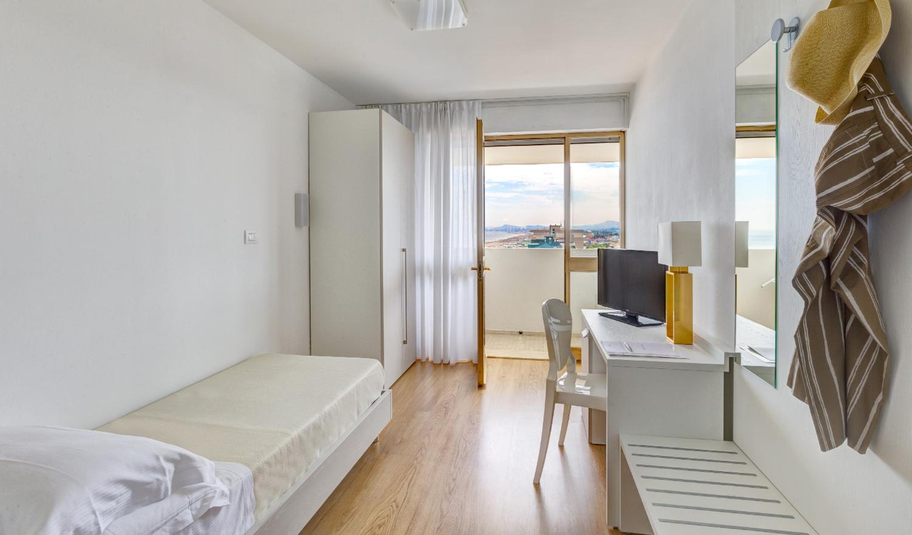 Classic Single Room with Balcony
