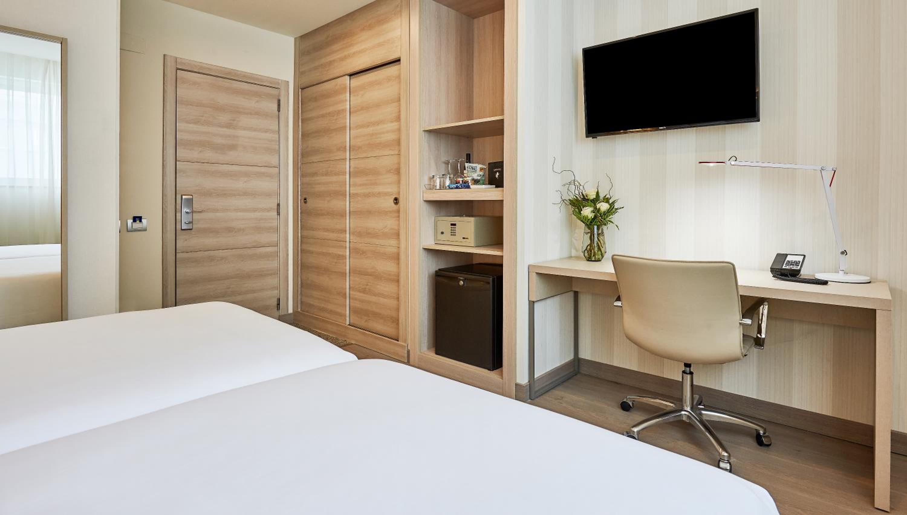 Standard Double or Twin Room - Photo 3