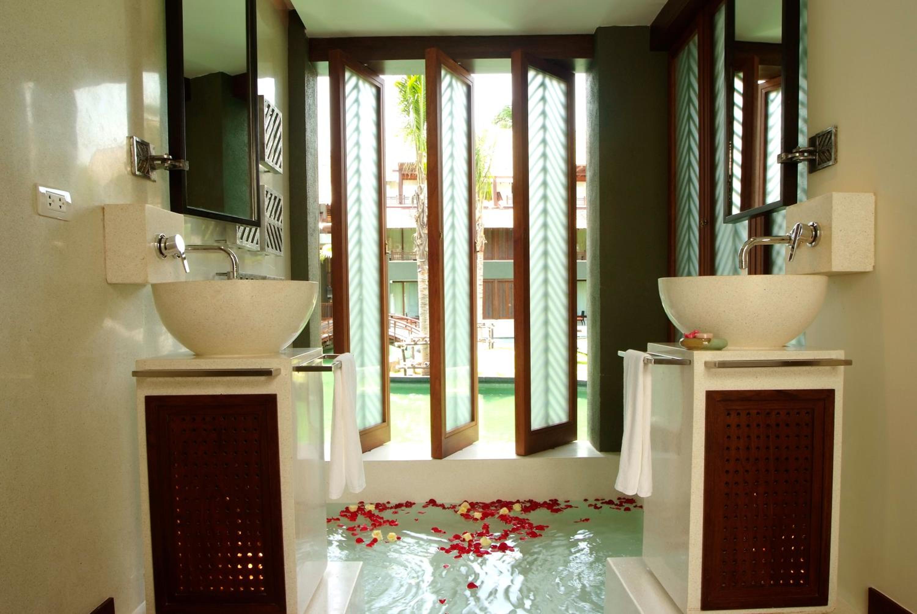 Deluxe Double or Twin Room with Pool Access - Photo 8