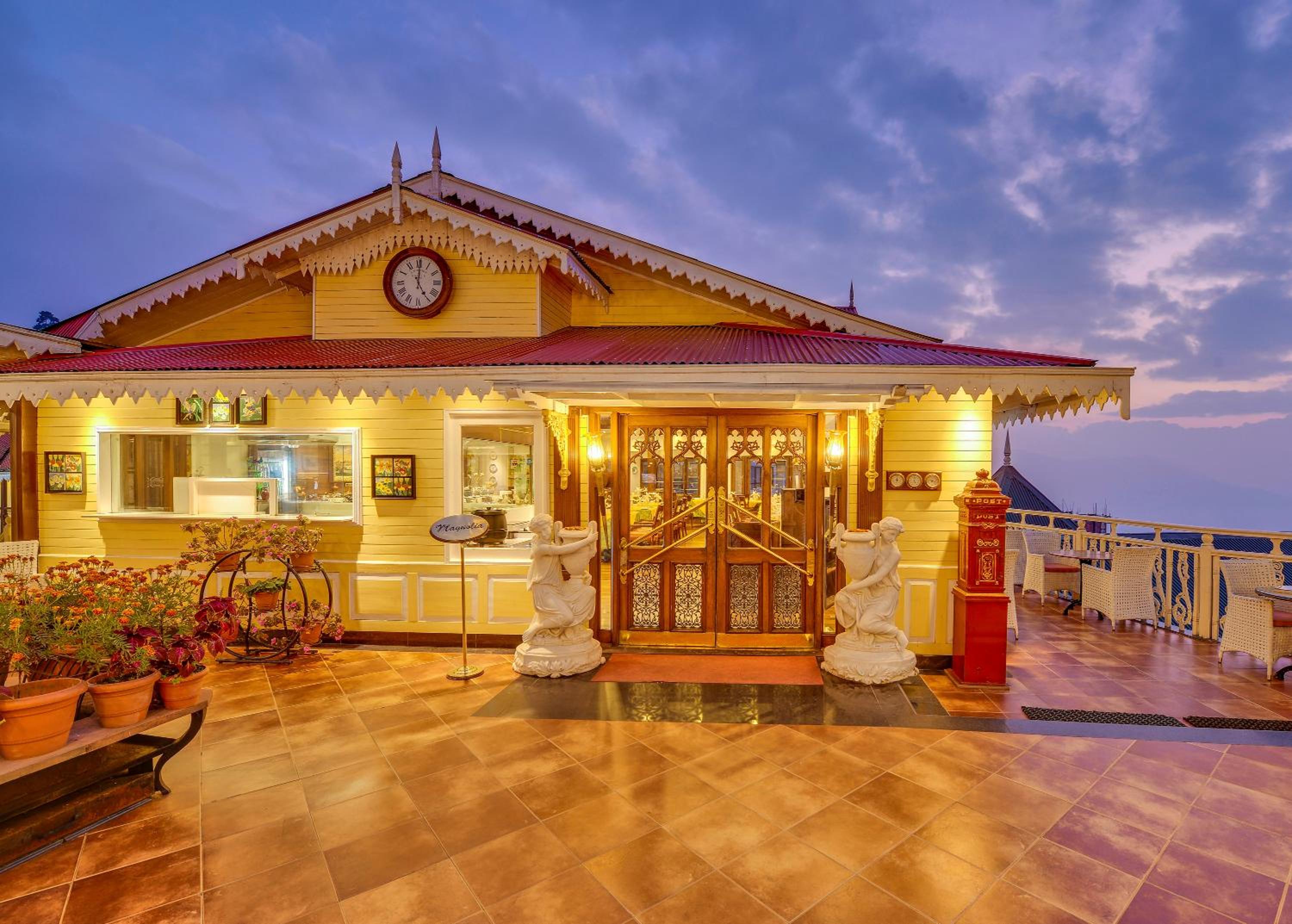 Deluxe Campbell Residency (King) - 10% Discount on Foods & Soft Beverages* | 15% Discounts on Laundry Services* | INR 500 spa credit during your stay on selective Massage services. TnC Apply.* | Free Minibar - 2 cans of soft Beverages (Once on Arrival)