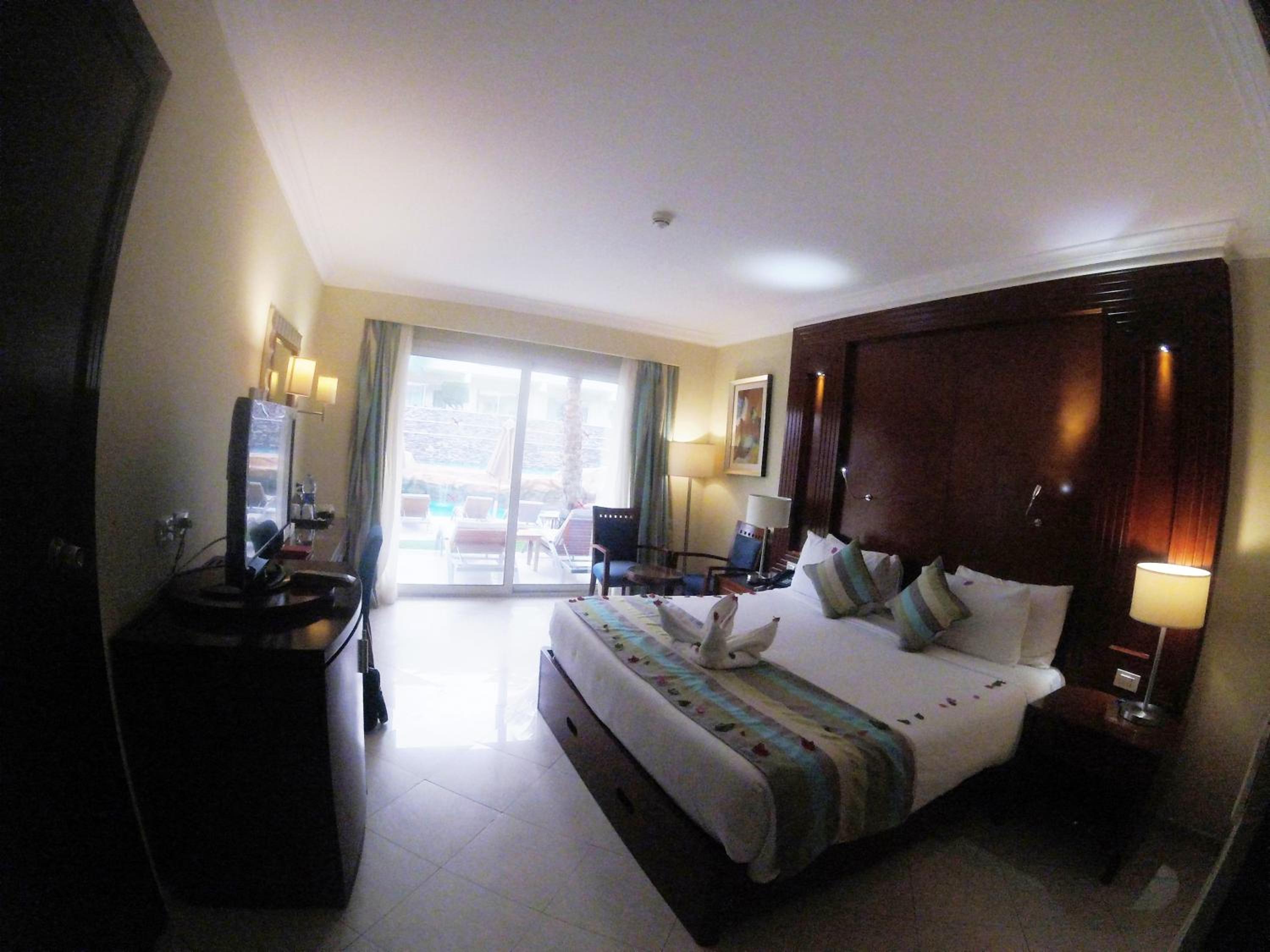 Swim-Up Room - Photo 1