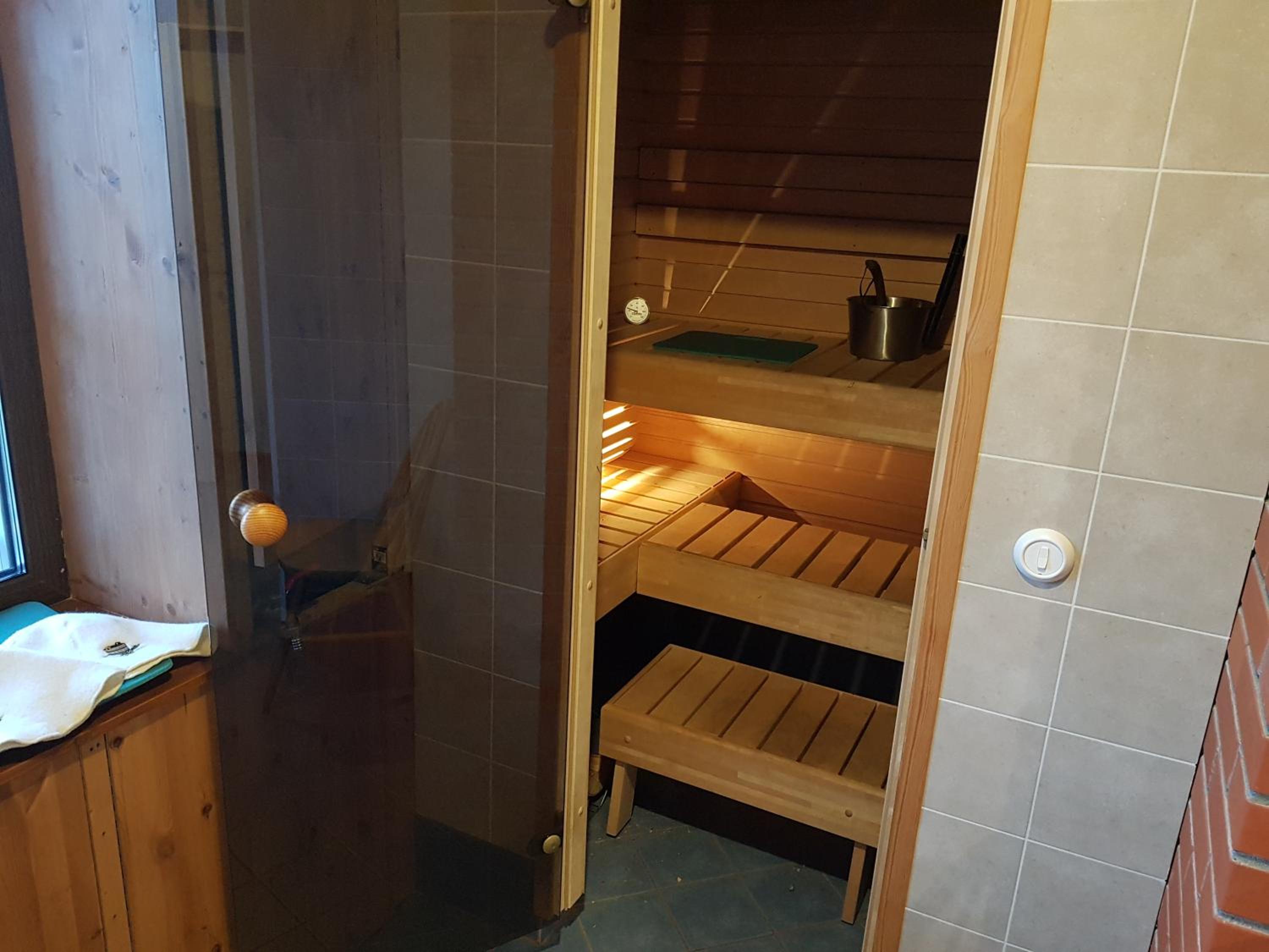Double Room with Shared Bathroom photo 2