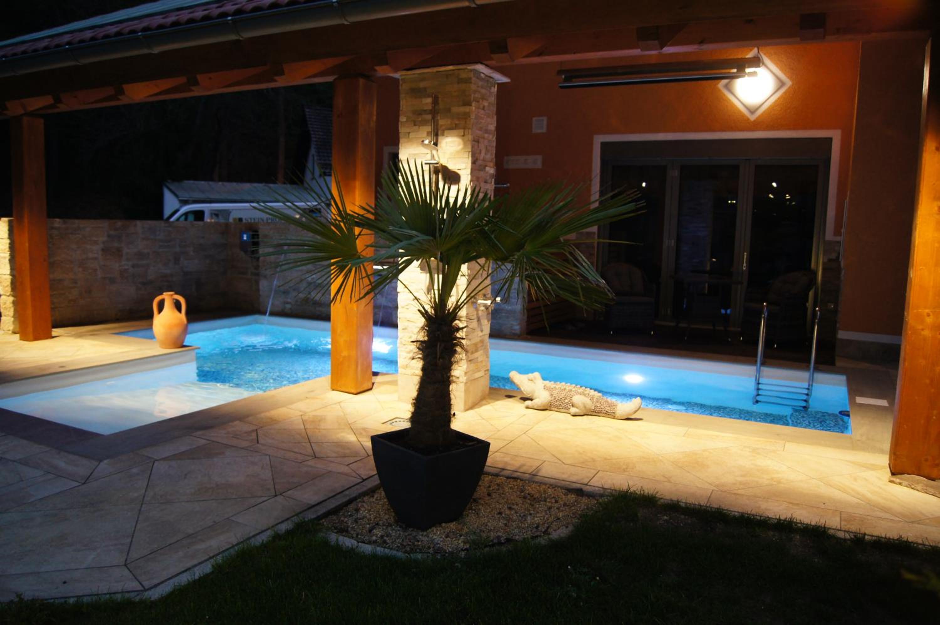 Apartment with Balcony photo 2