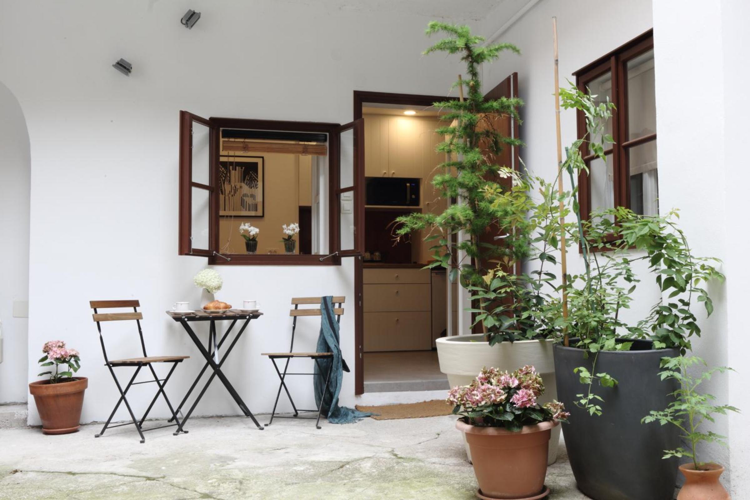 Studio Apartment - Photo 21