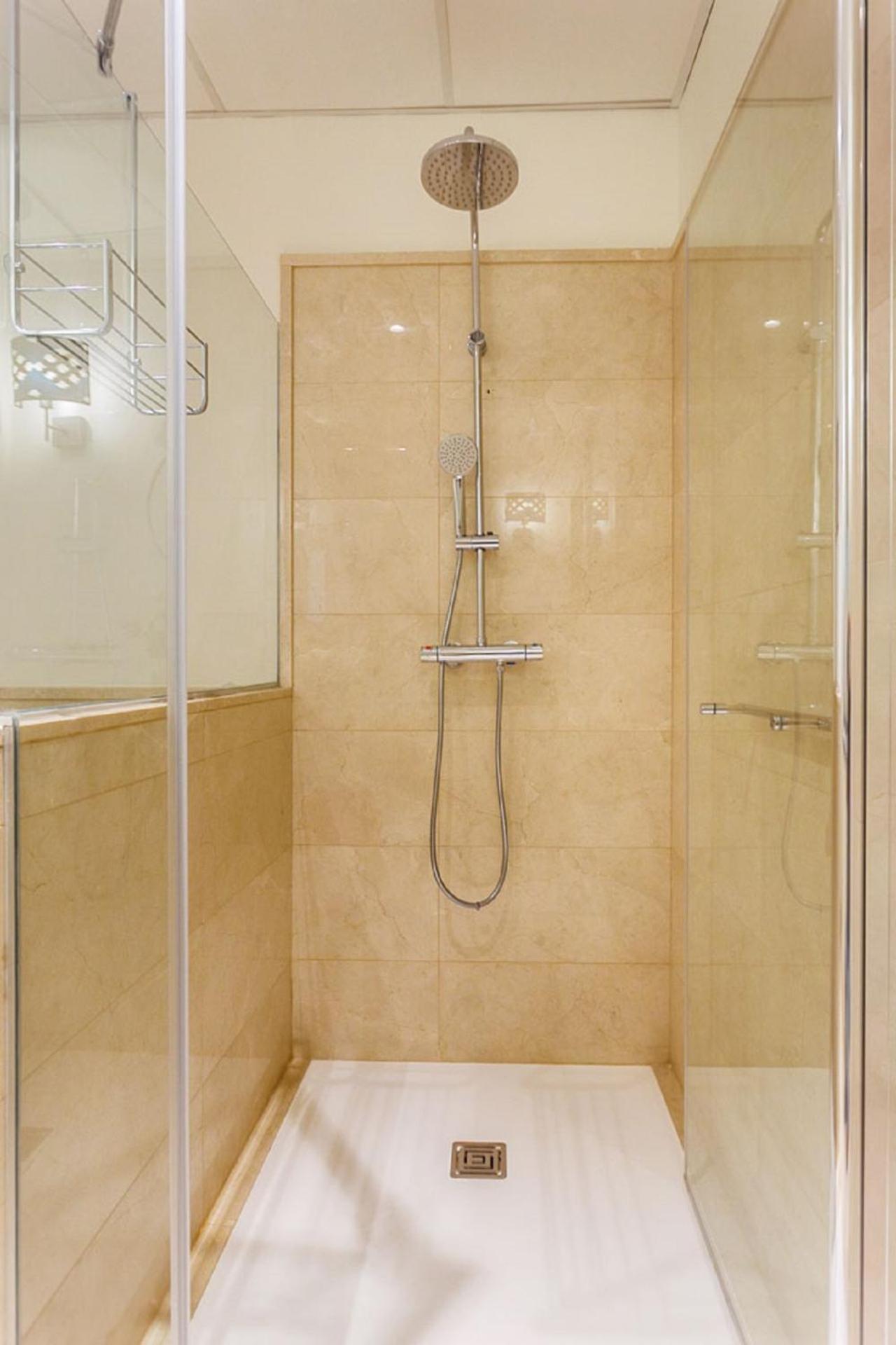 Superior Apartment thumbnail 6