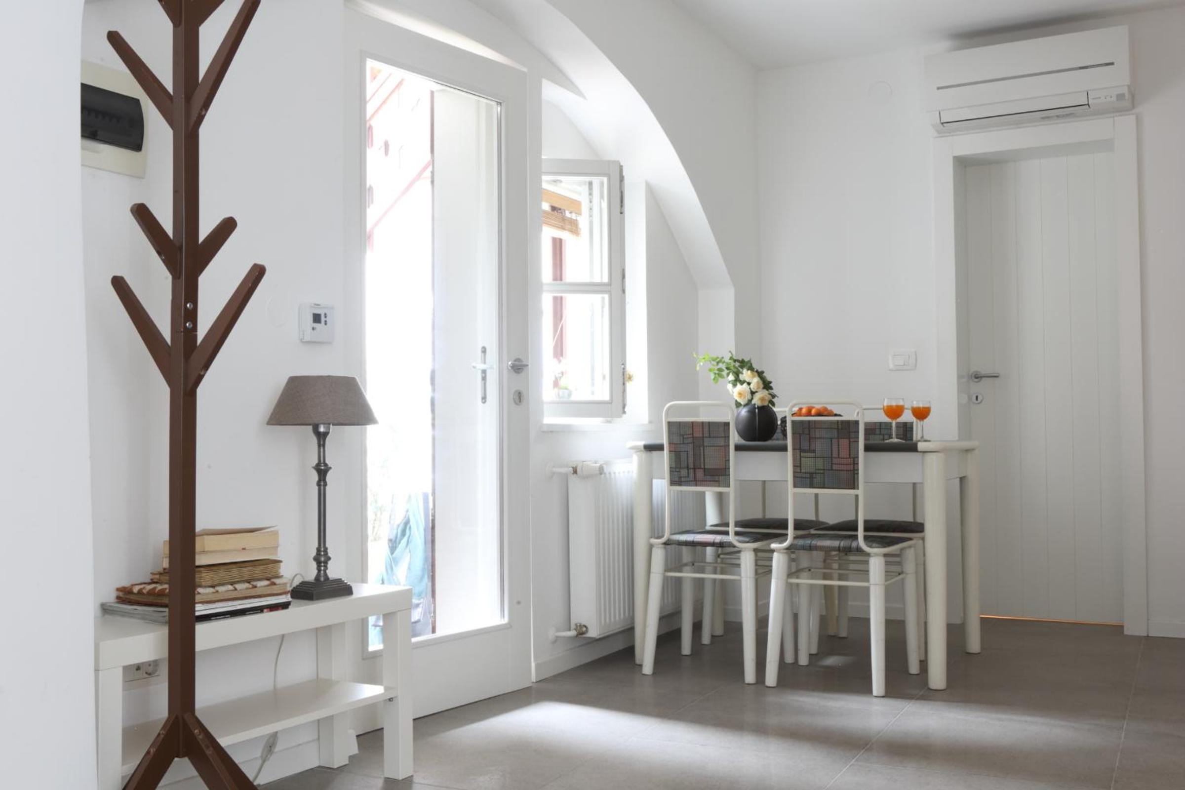 Studio Apartment - Photo 4