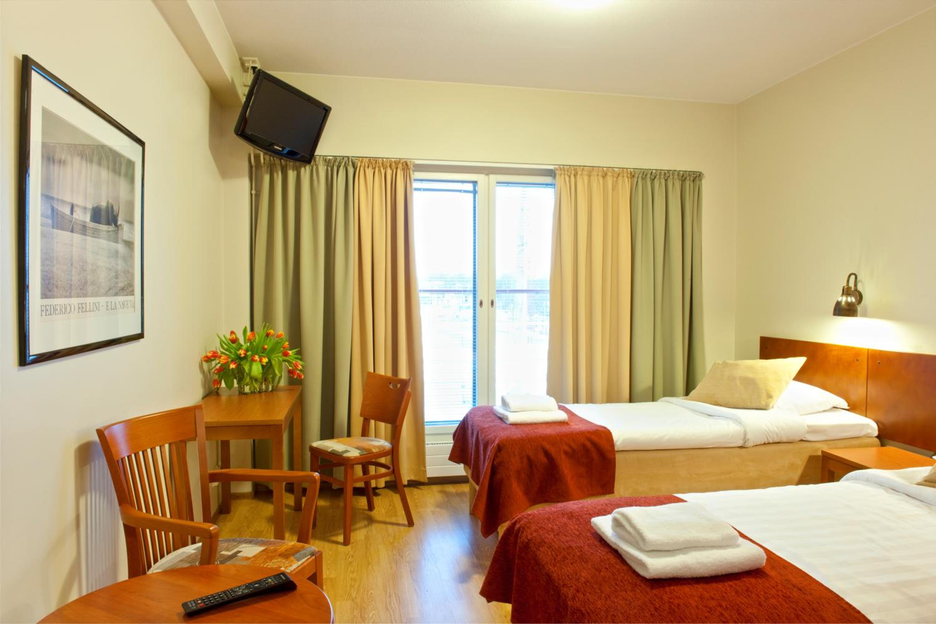 Twin Room - Photo 4