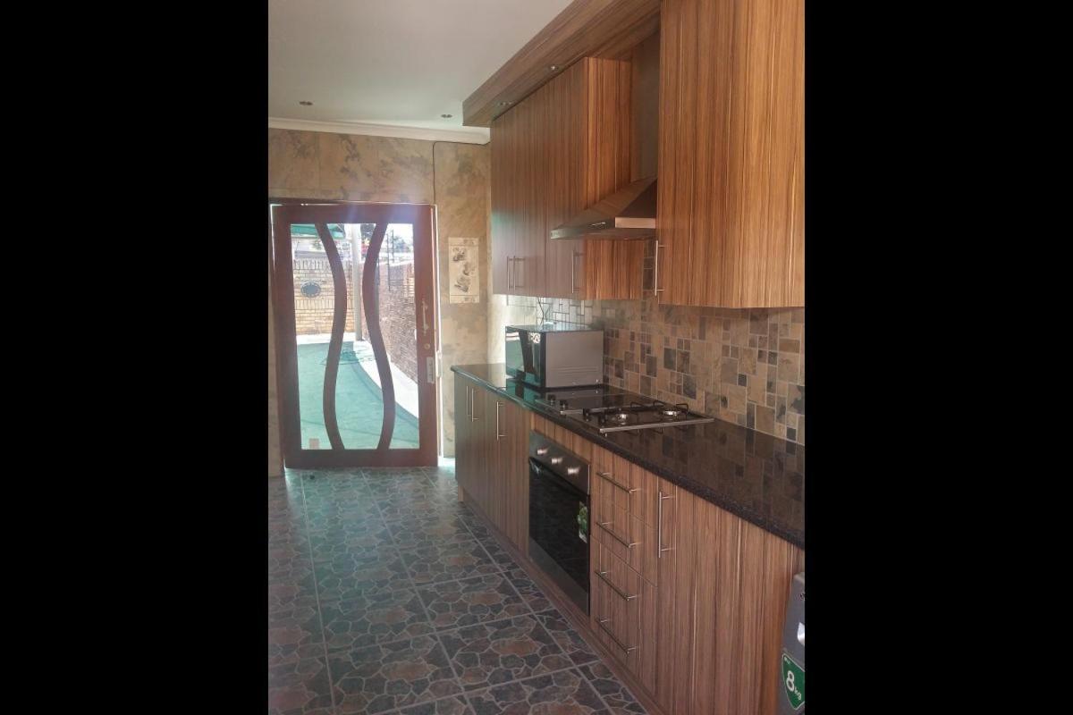 Twin Room with Bathroom photo 2