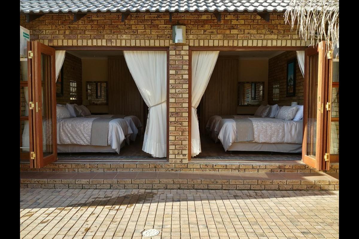 Twin Room with Bathroom - Photo 3