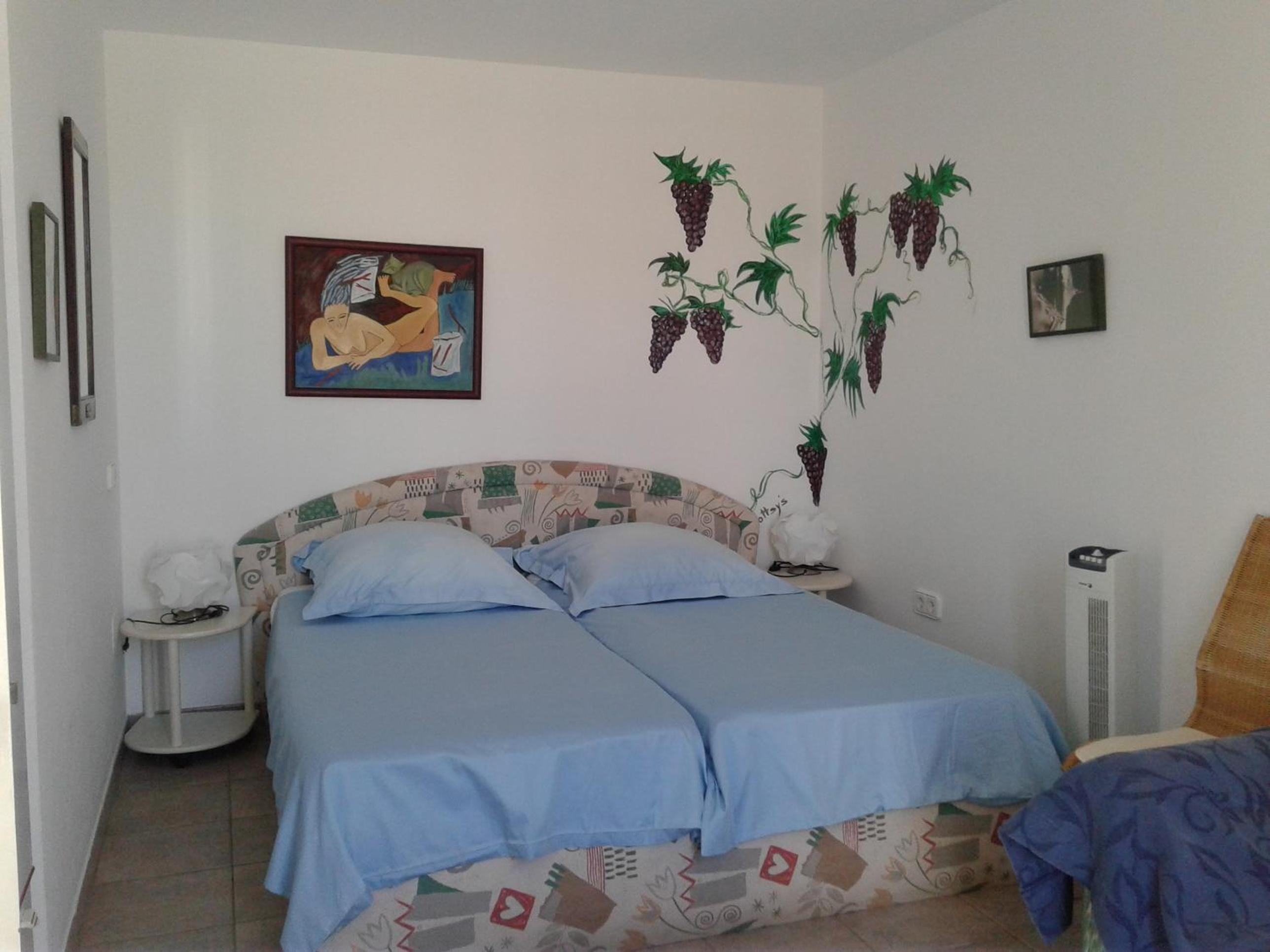 Apartment photo 2