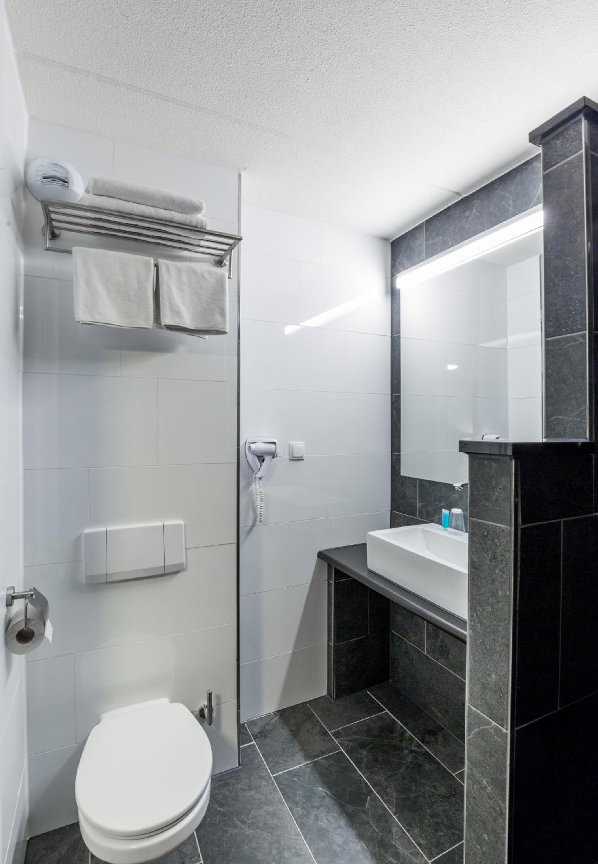 Deluxe Twin Room - Photo 7