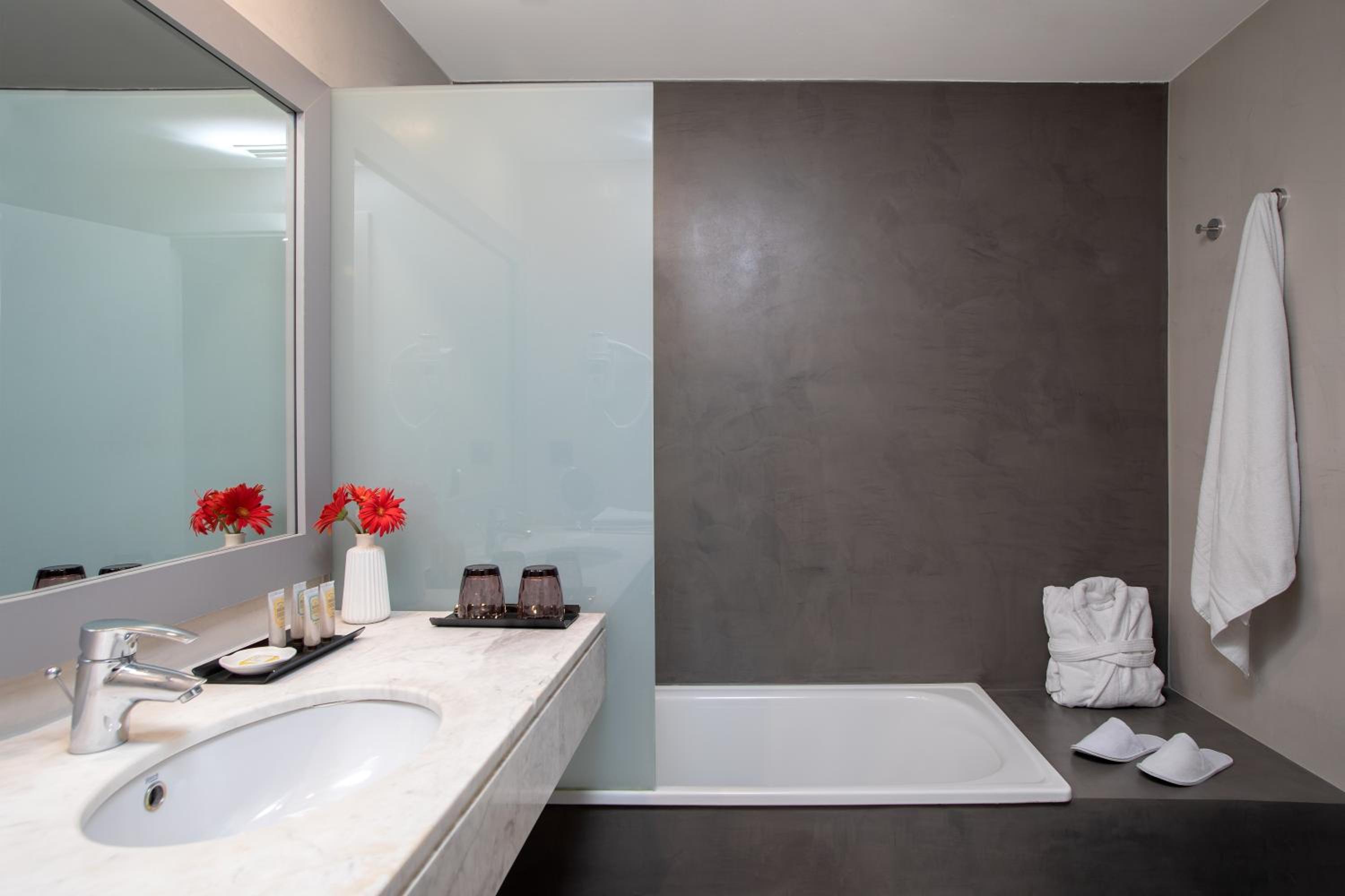 Executive Twin Room - Photo 2