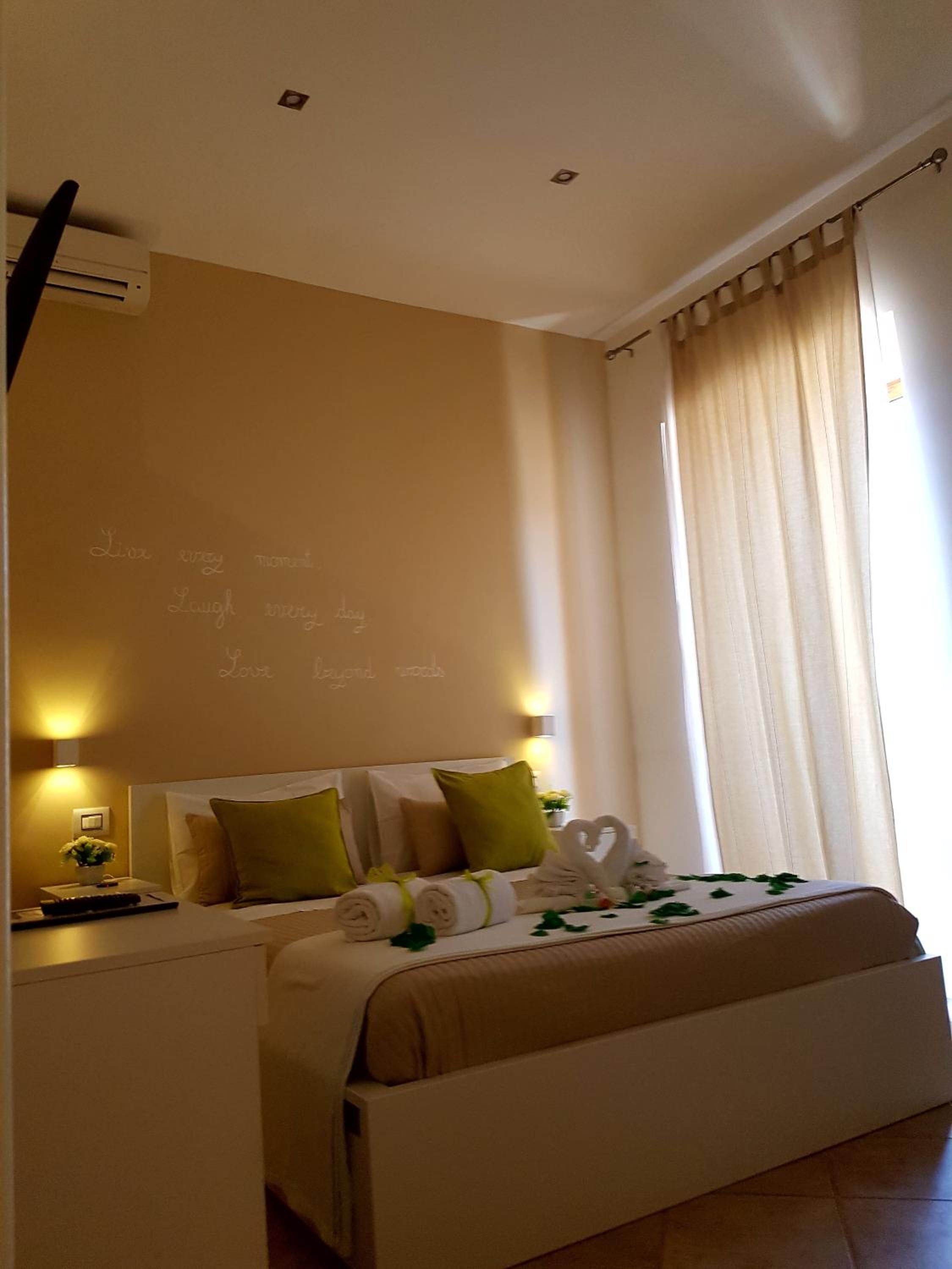 One-Bedroom House - Photo 25