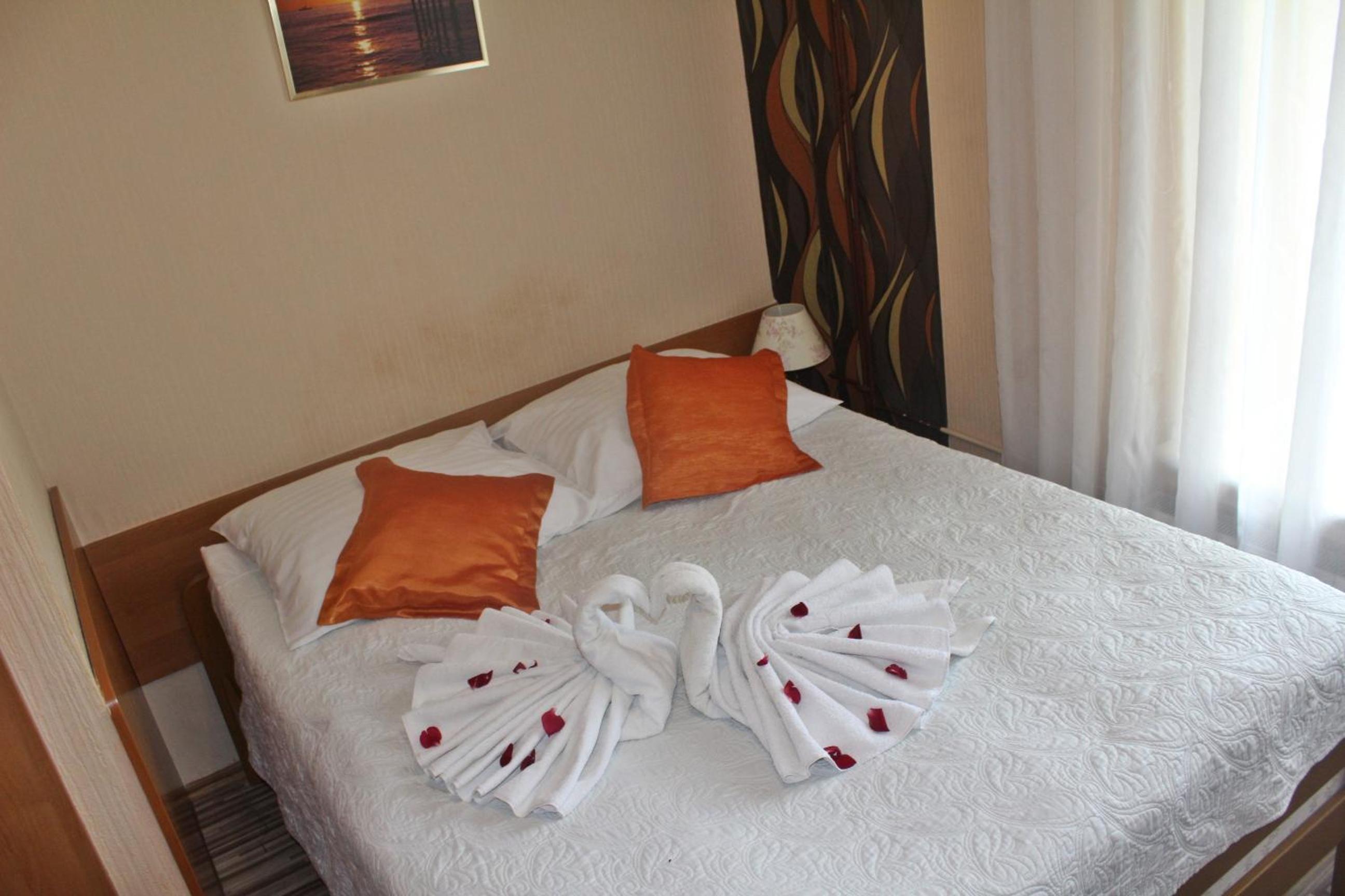 Double or Twin Room - Photo 5