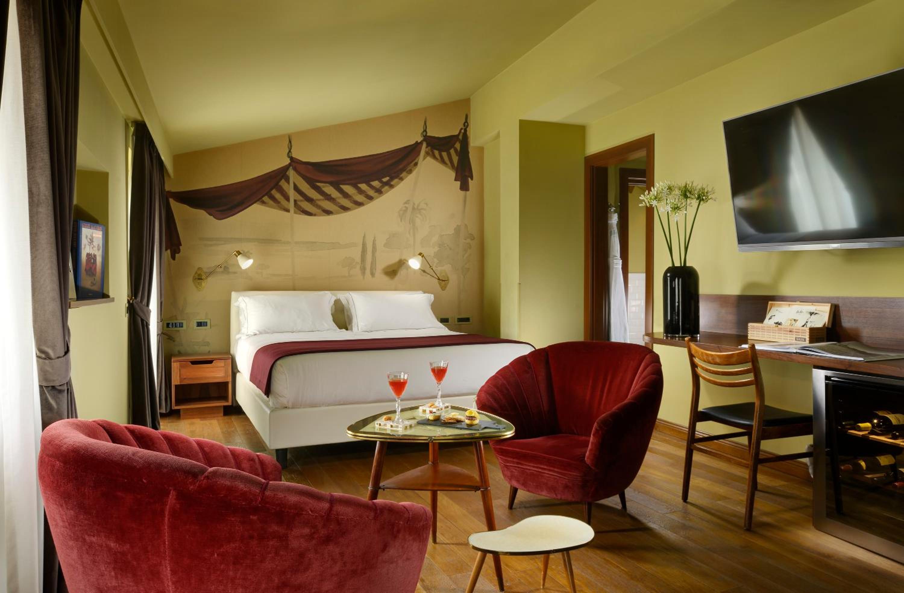 Suite with Balcony photo 1