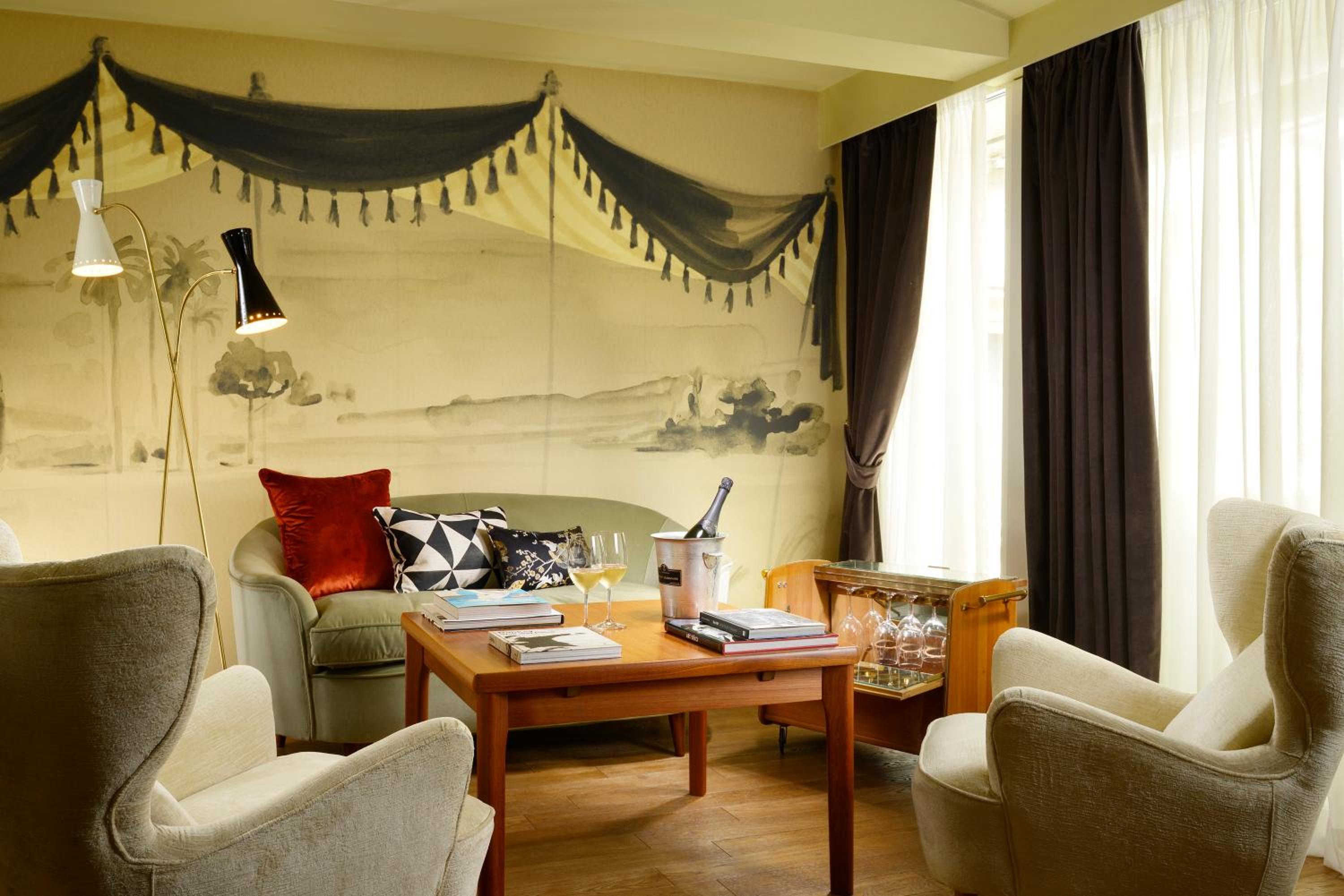 Deluxe Suite photo 3