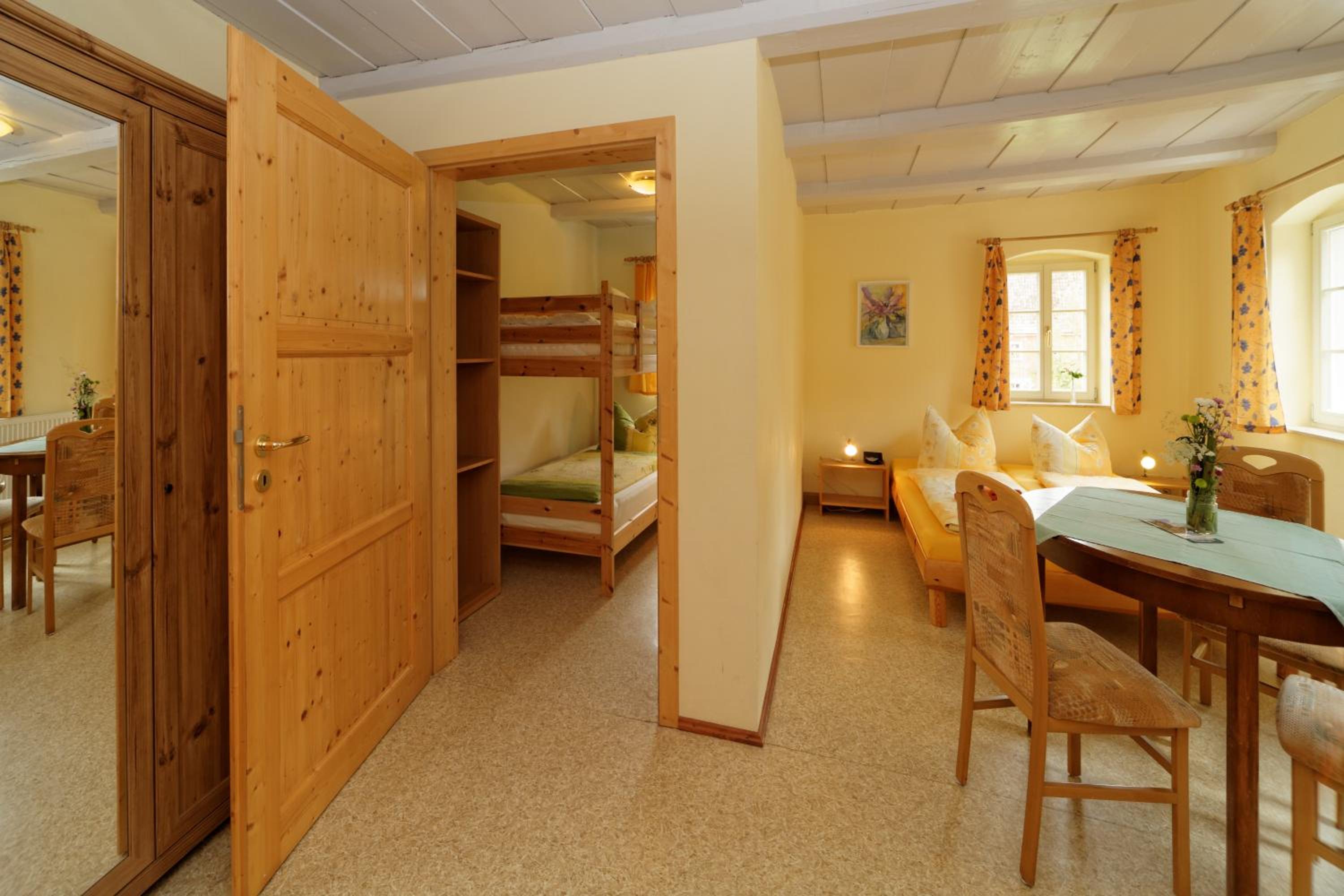 Wohneinheit mit Gemeinschaftsküche (im Ferienhaus mit 6 Wohneinheiten) photo 1