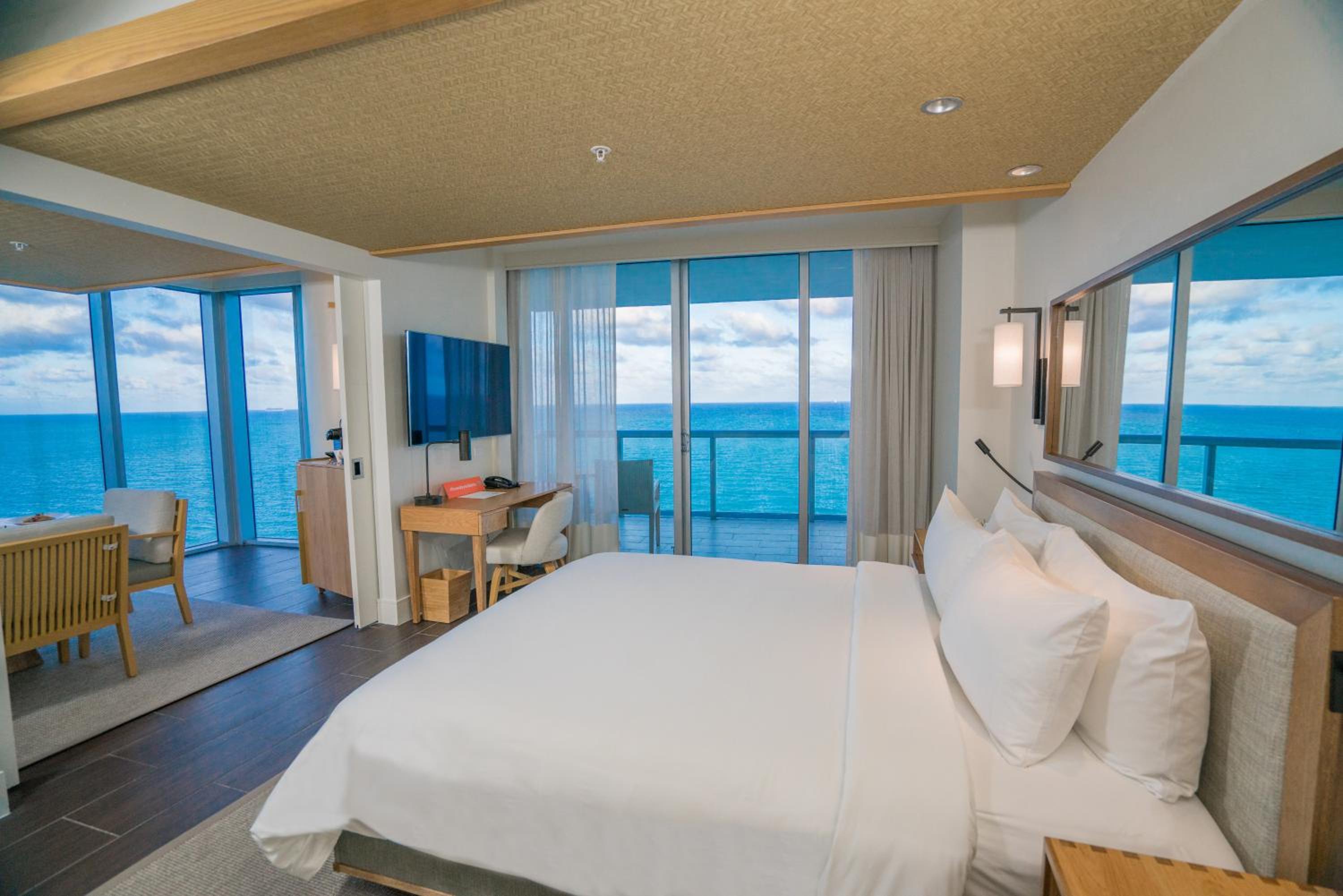 One Bedroom Oceanfront Suite King with Balcony - Photo 1
