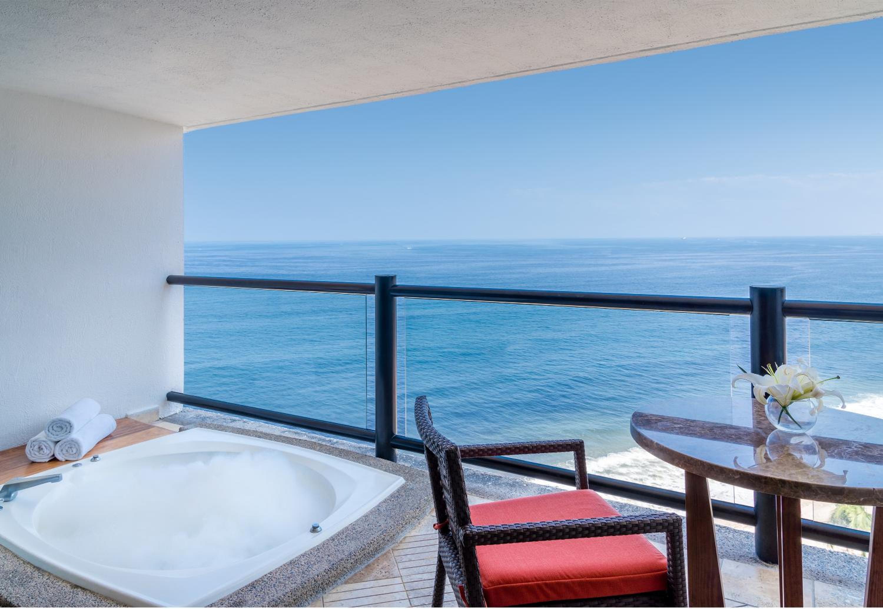 Club Double Room with Hot Tub - Oceanfront - Photo 3
