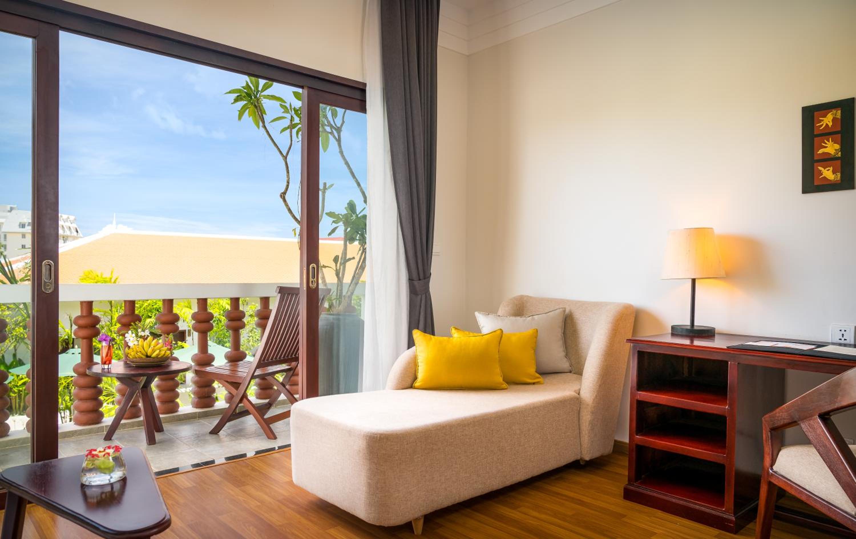 Deluxe King Room with Balcony — the supplier's photographs — photo 3