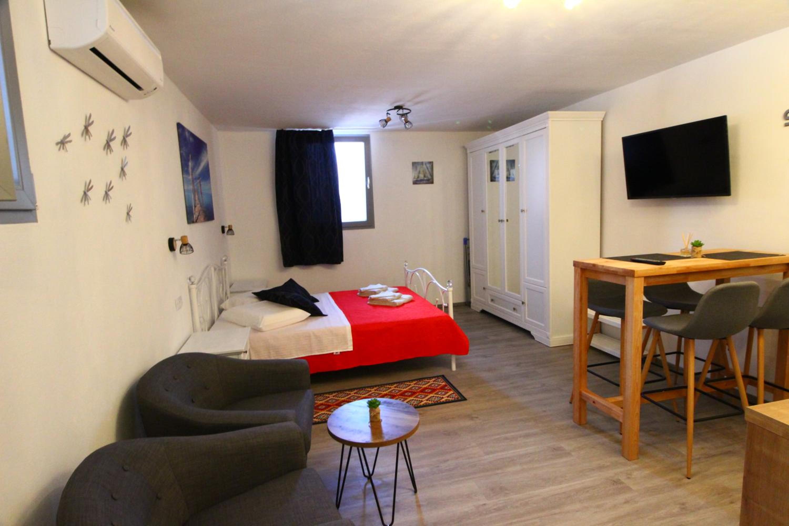 Studio Apartment photo 3