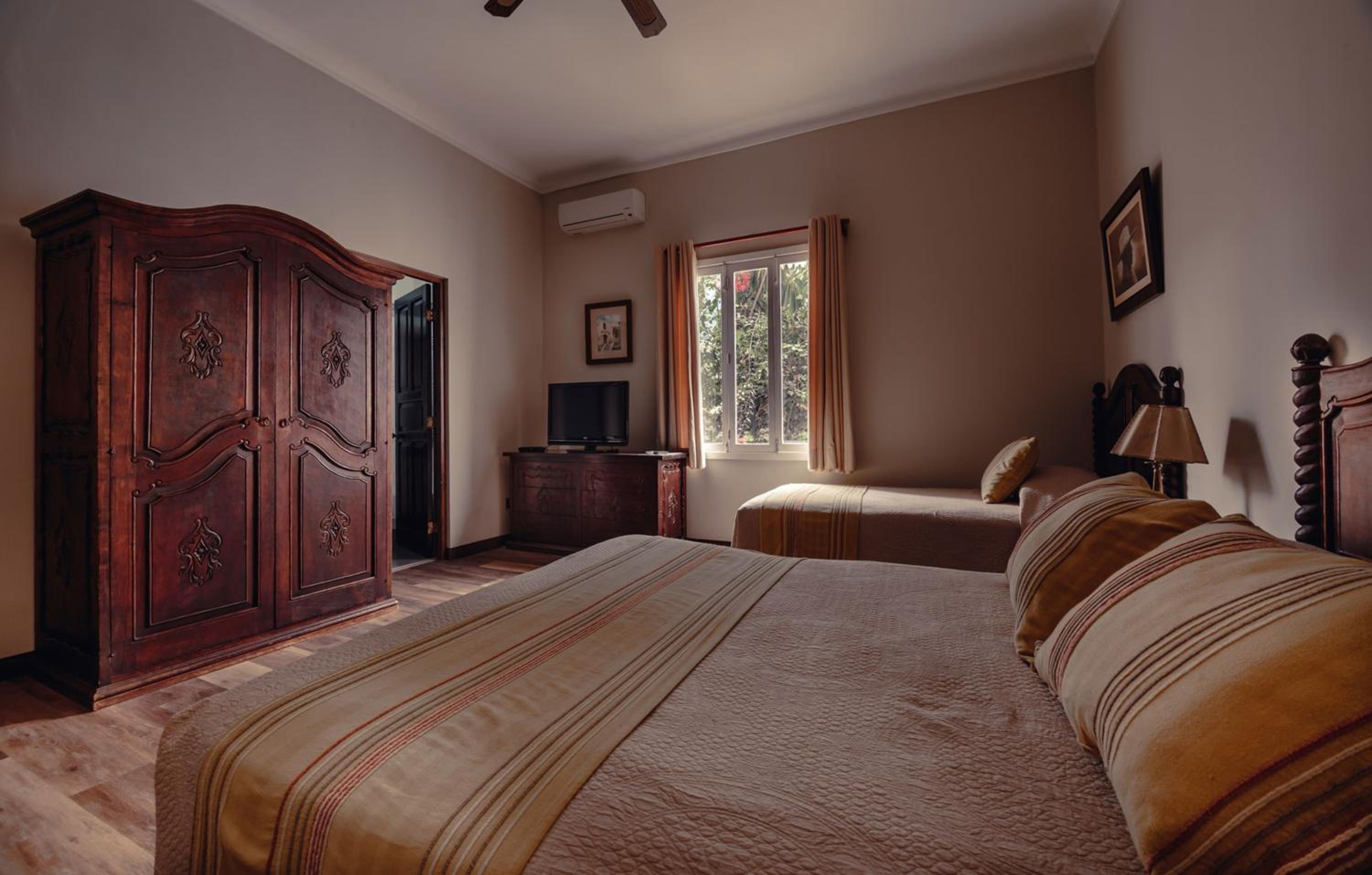 Colonial Double Room - Photo 13