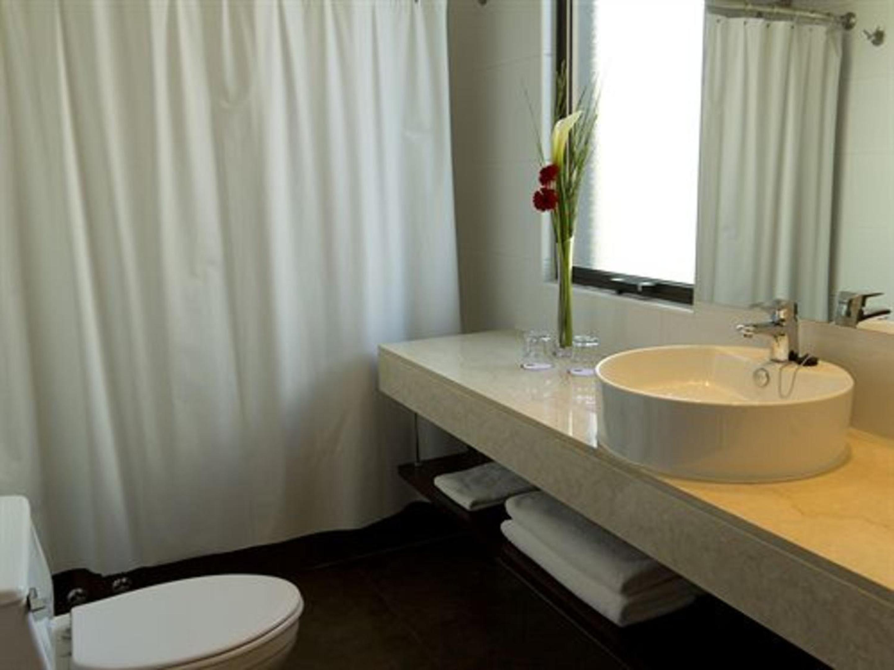 Double Room with Two Double Beds - Photo 8