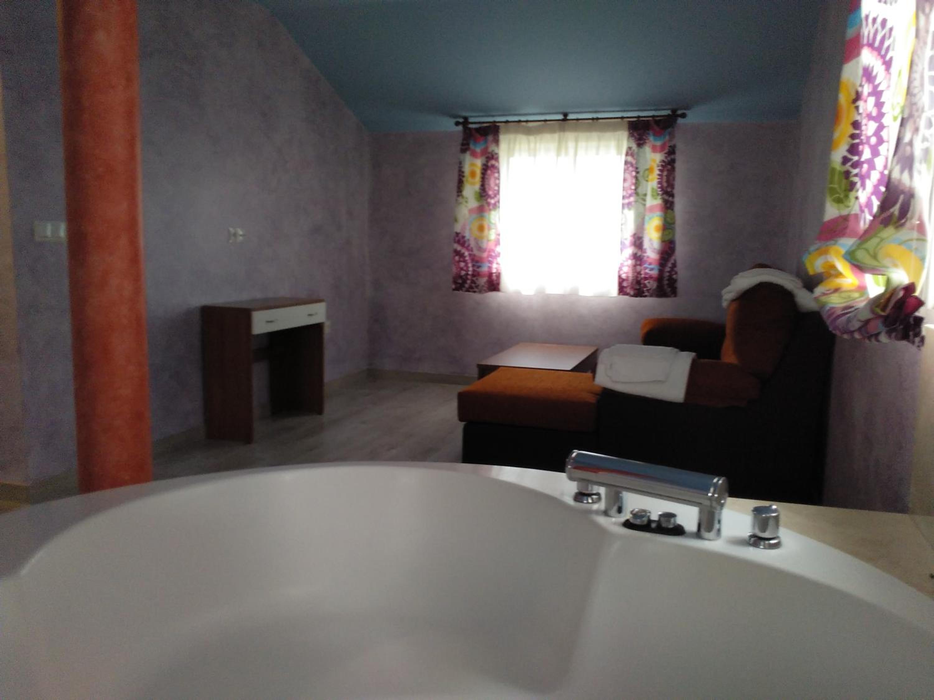Estudio con Bañera de Hidromasaje