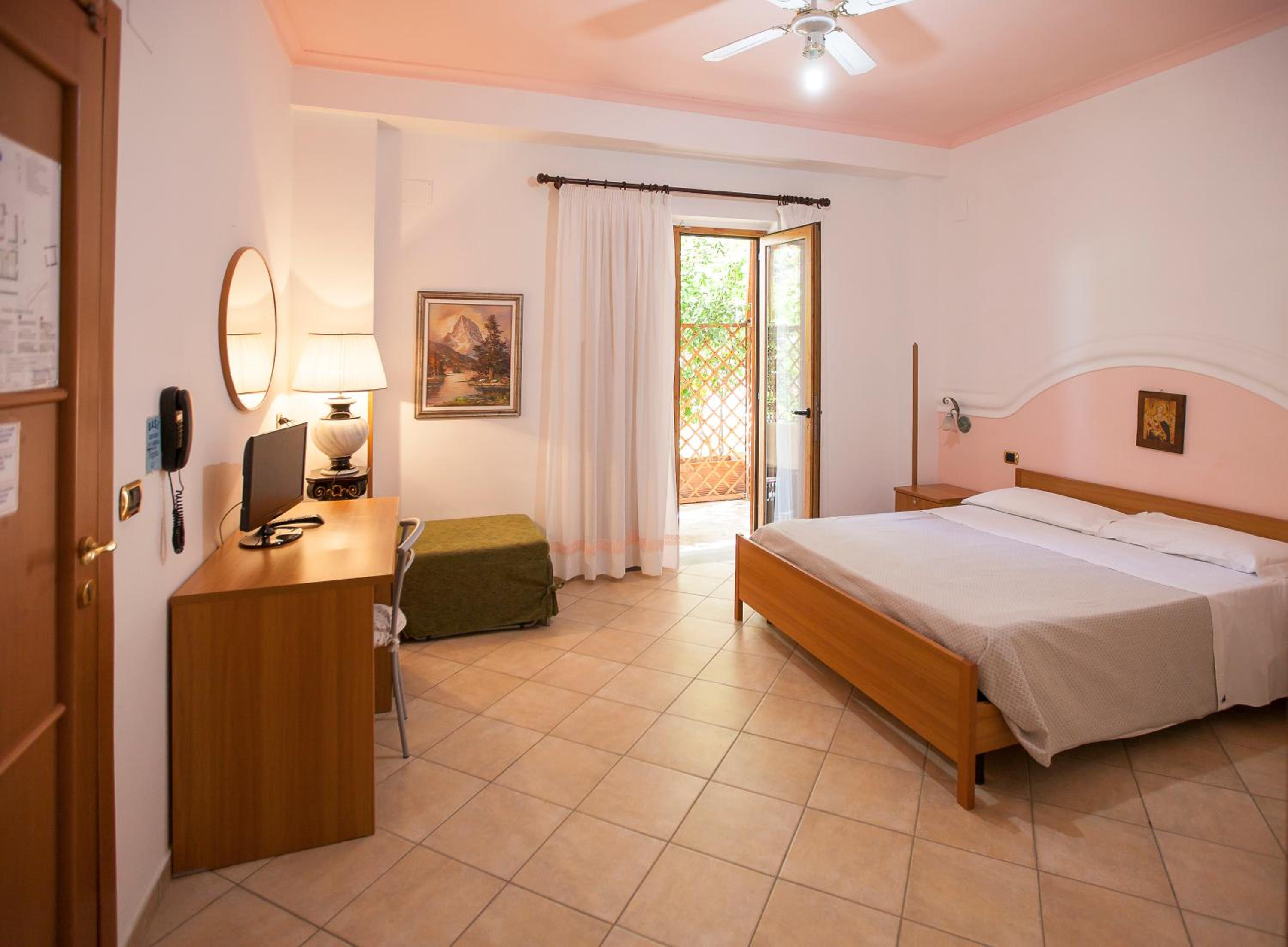 Double Room with Garden View photo 2