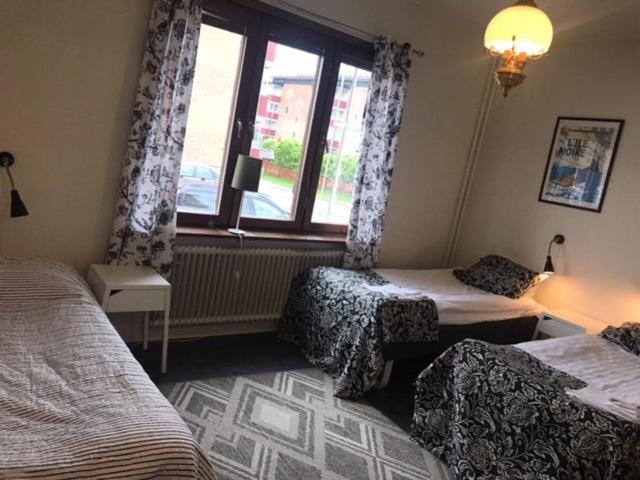 Basic Triple Room with Shared Bathroom photo 1