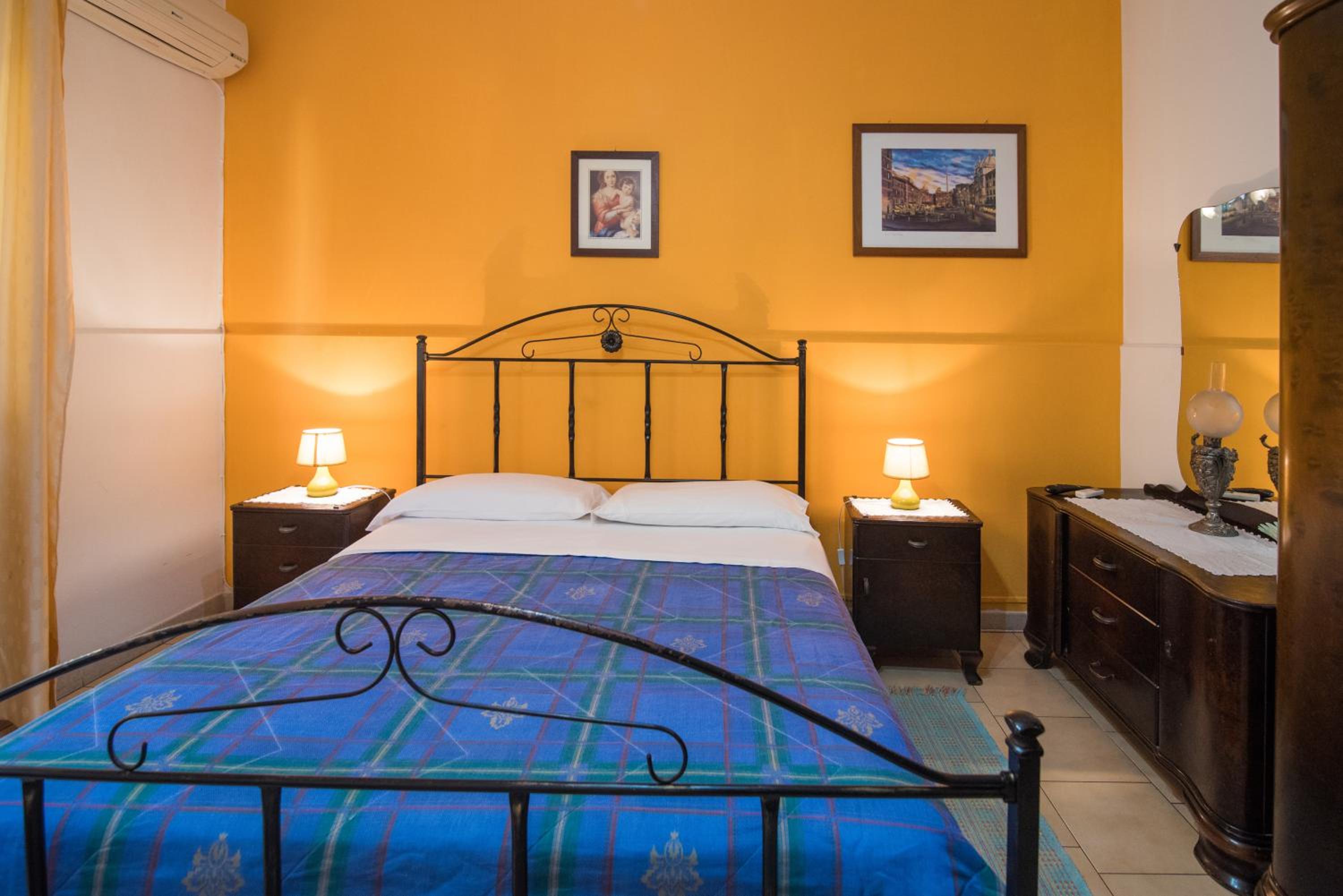 Double Room with Private Bathroom - Photo 1