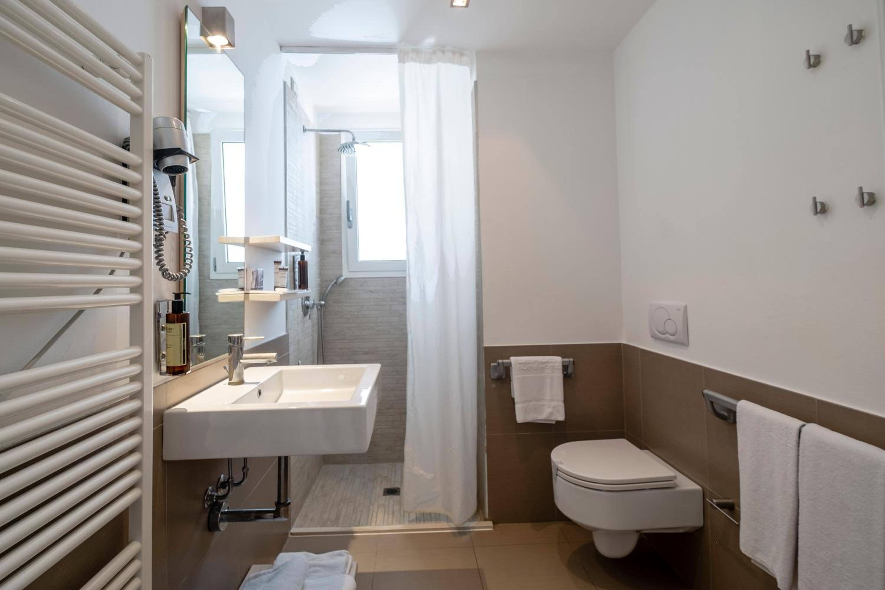 Suite - Photo 8