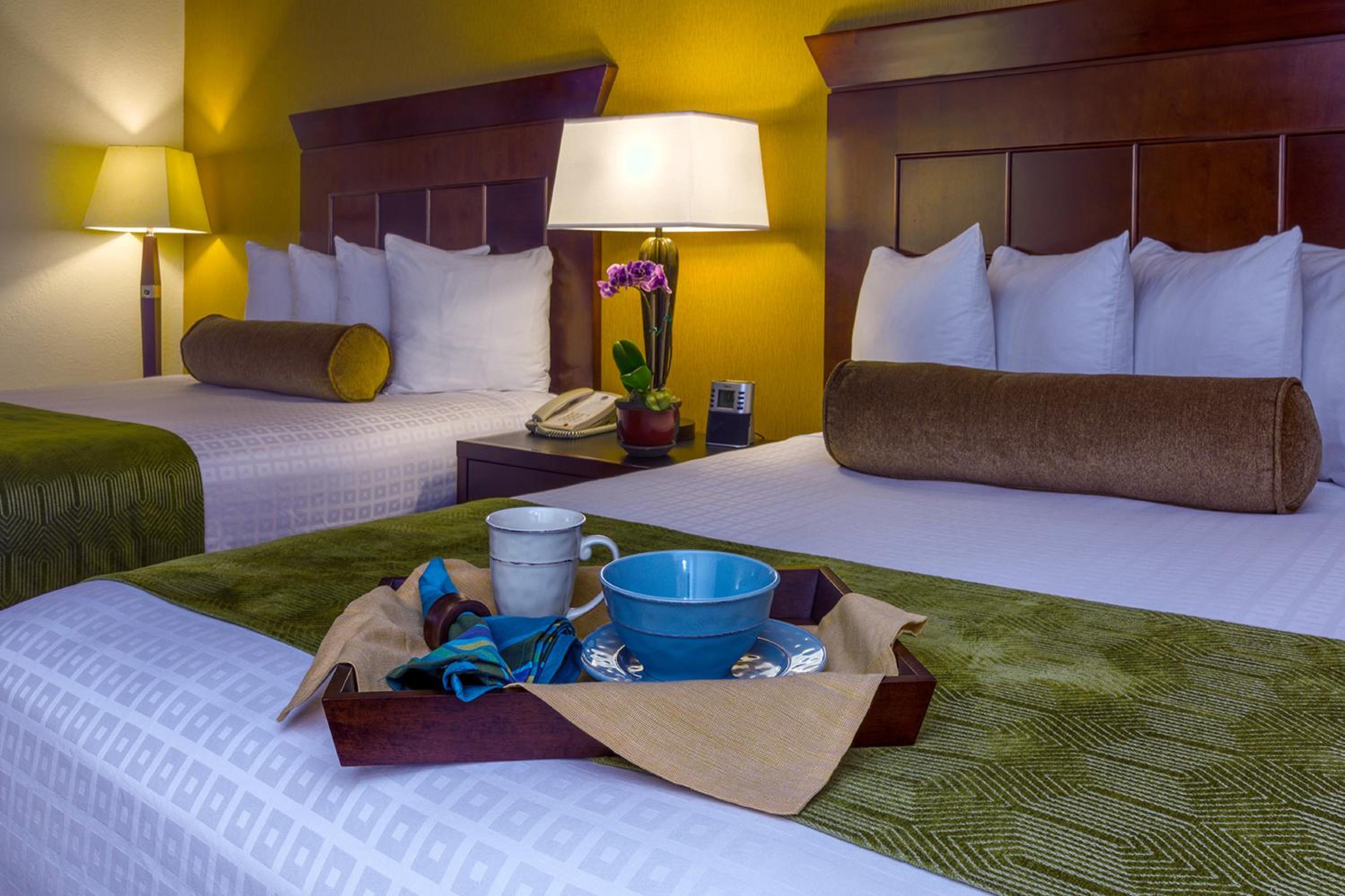 Queen Room with Two Queen Beds - Disability Access/Non-Smoking - Photo 8