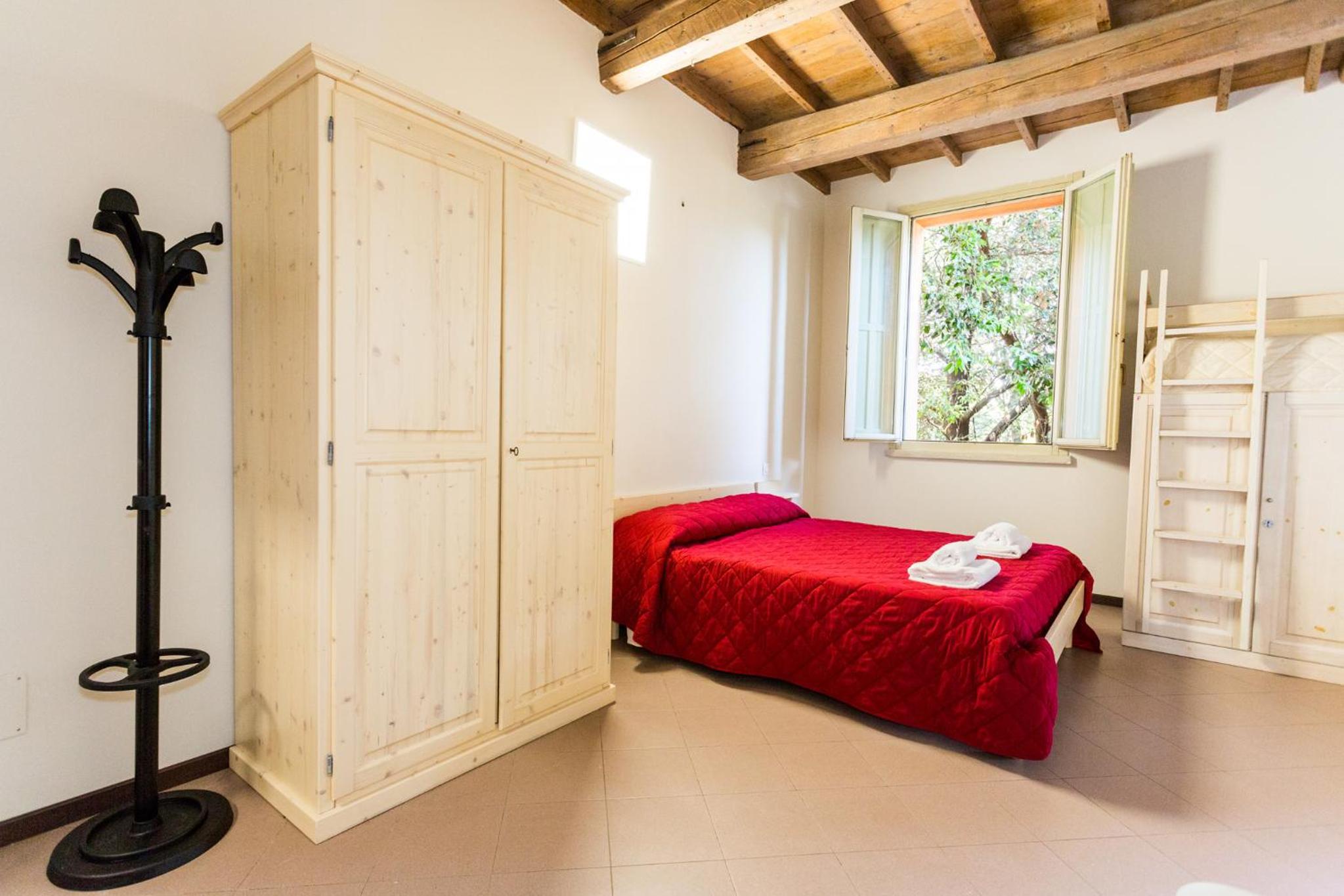 Family Room with Private Bathroom - Photo 2