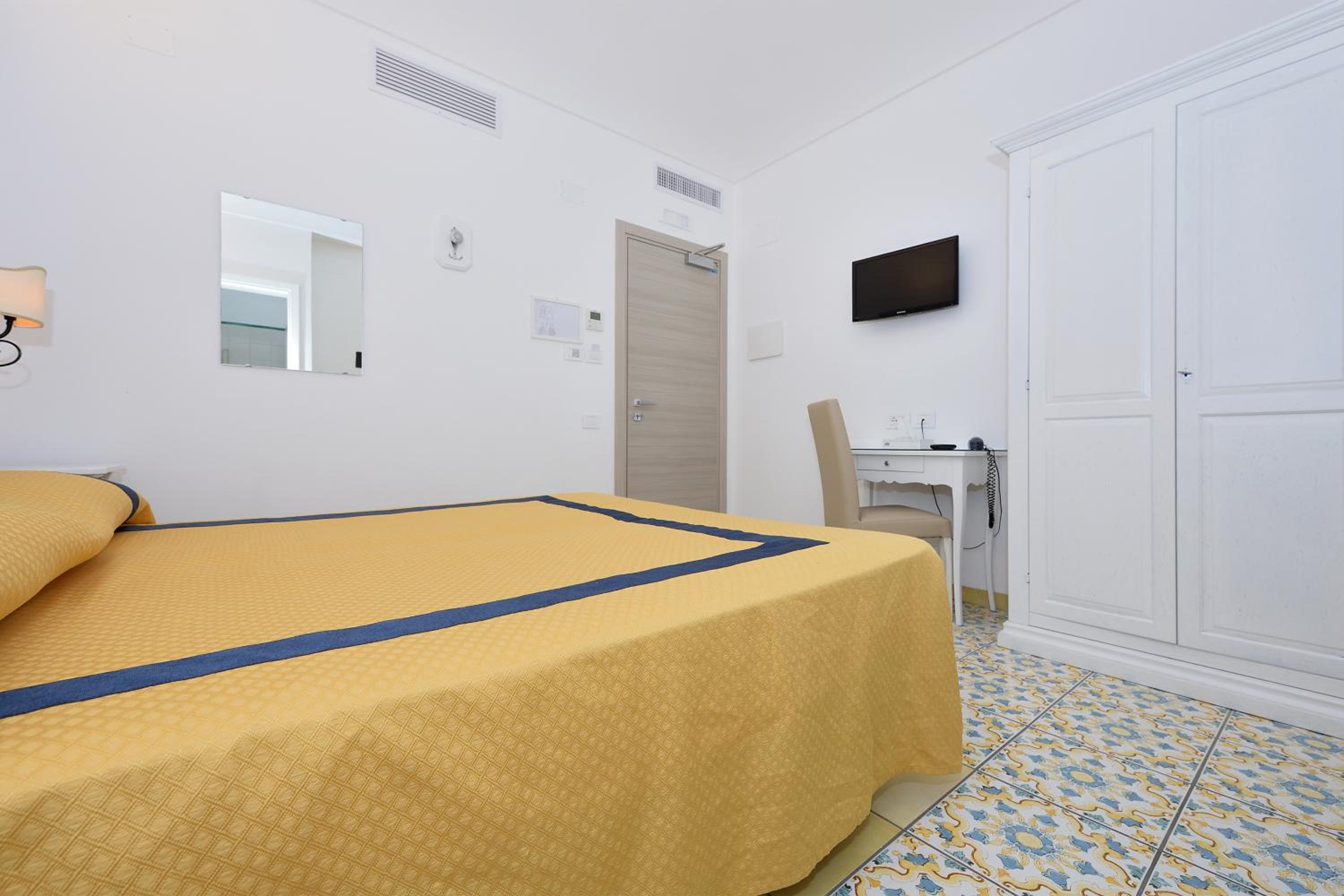 Economy Double Room - Photo 6