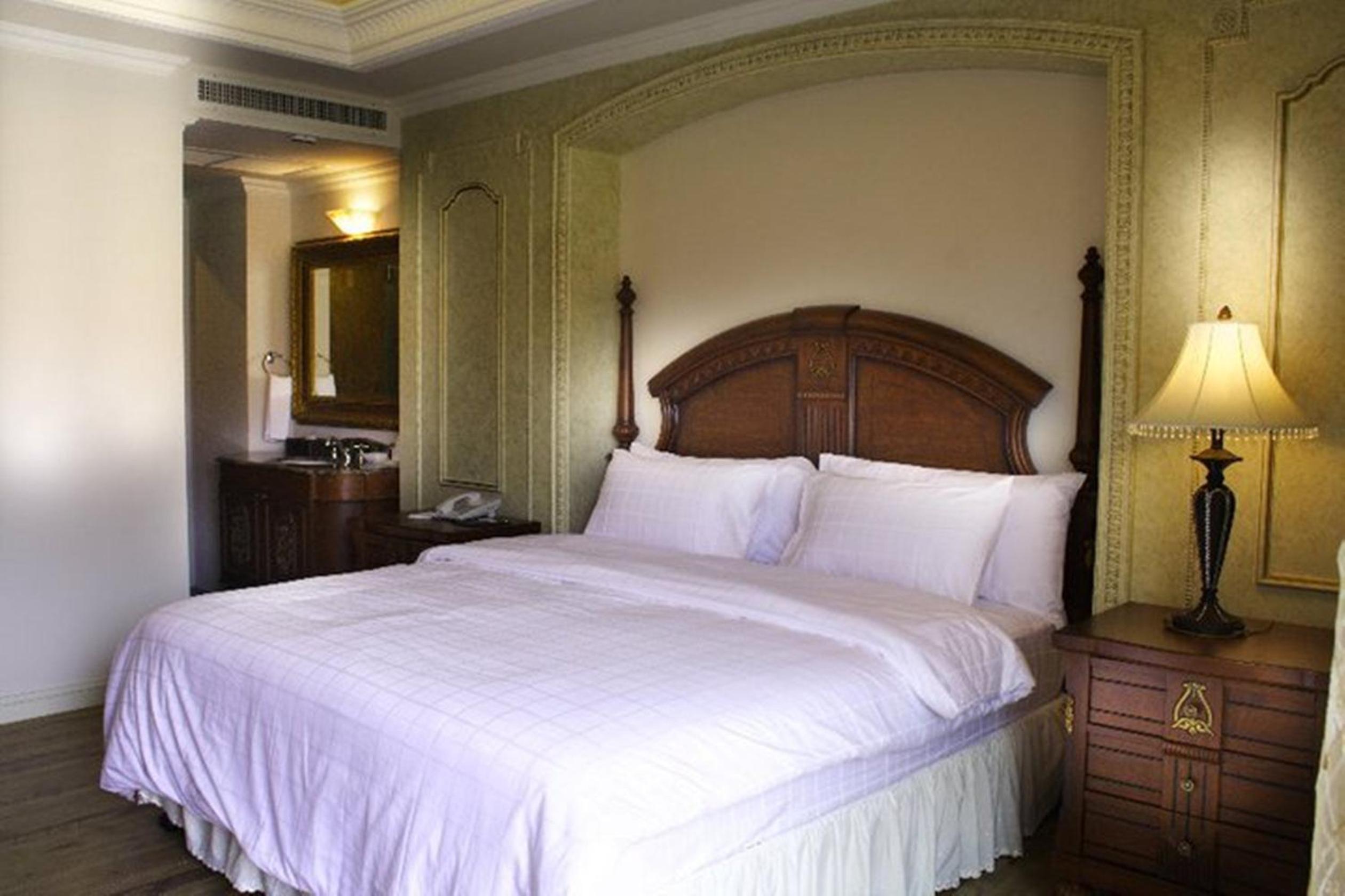 Four Seasons Suite
