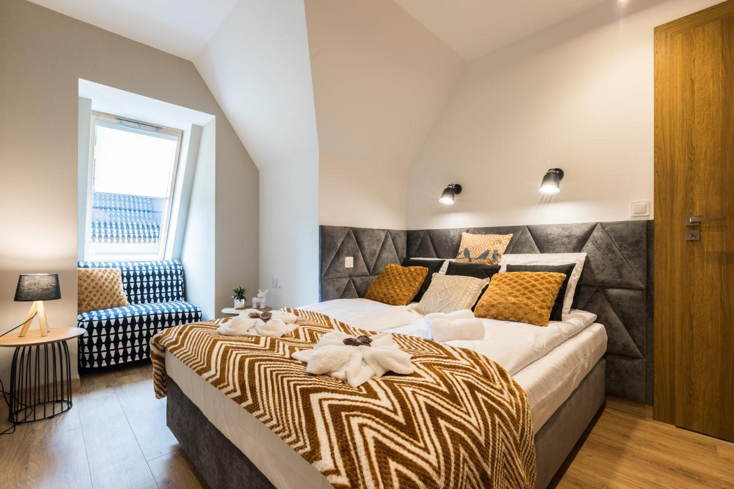 One-Bedroom Apartment with Mountain View photo 2