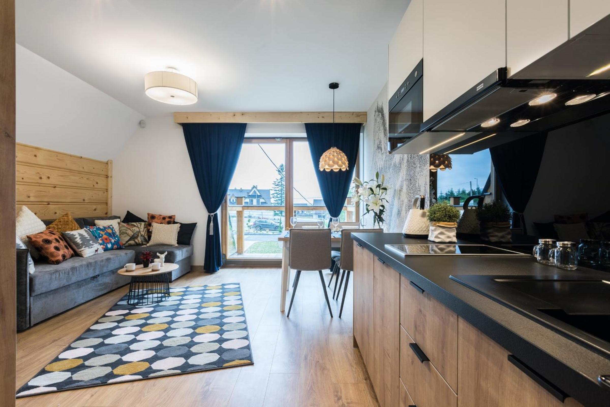 Apartment with Mountain View